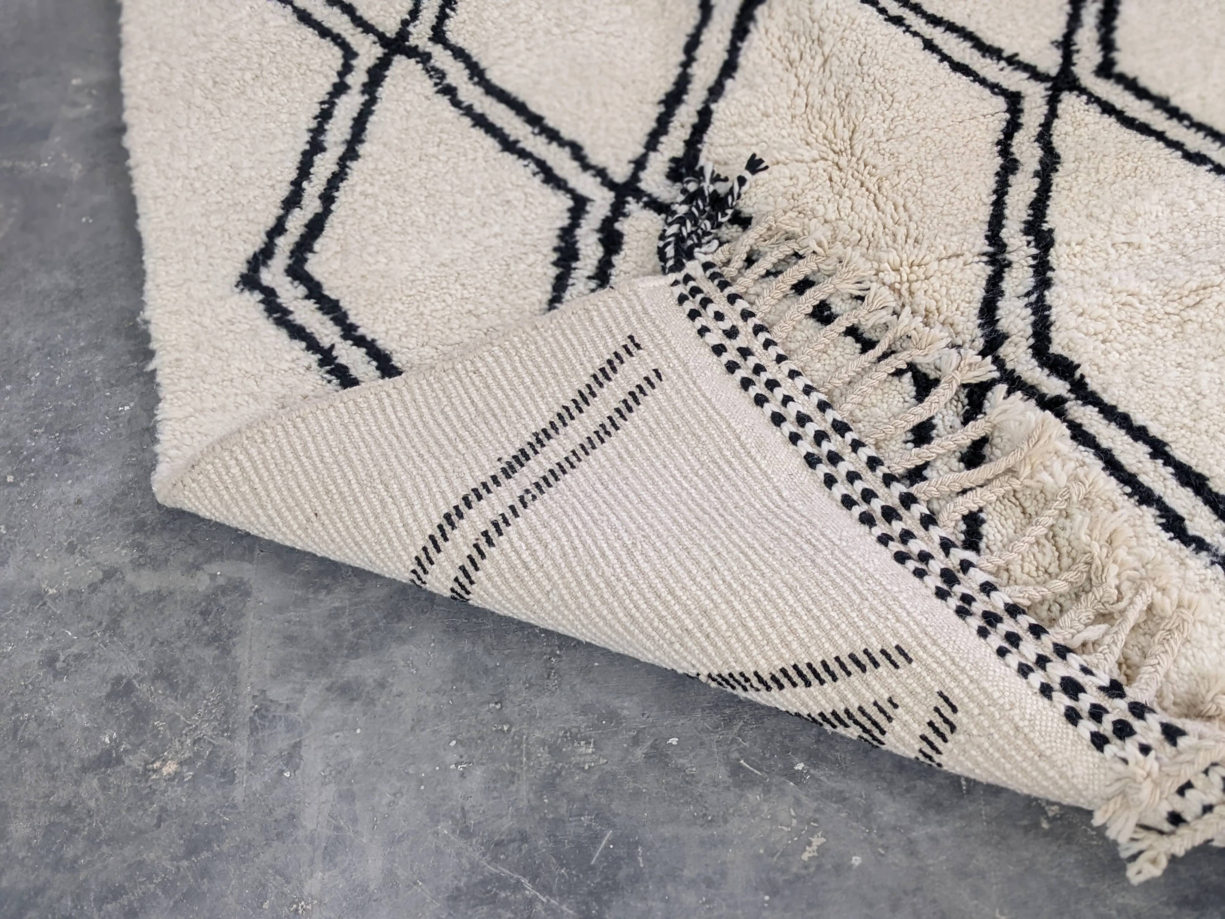 Beni Ouarain rug, 250 x 160 cm || 8.2 x 5.25 feet, MS-347