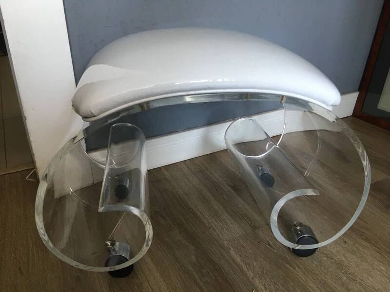 Banc roulant vintage en Lucite – Acrylique enroulé