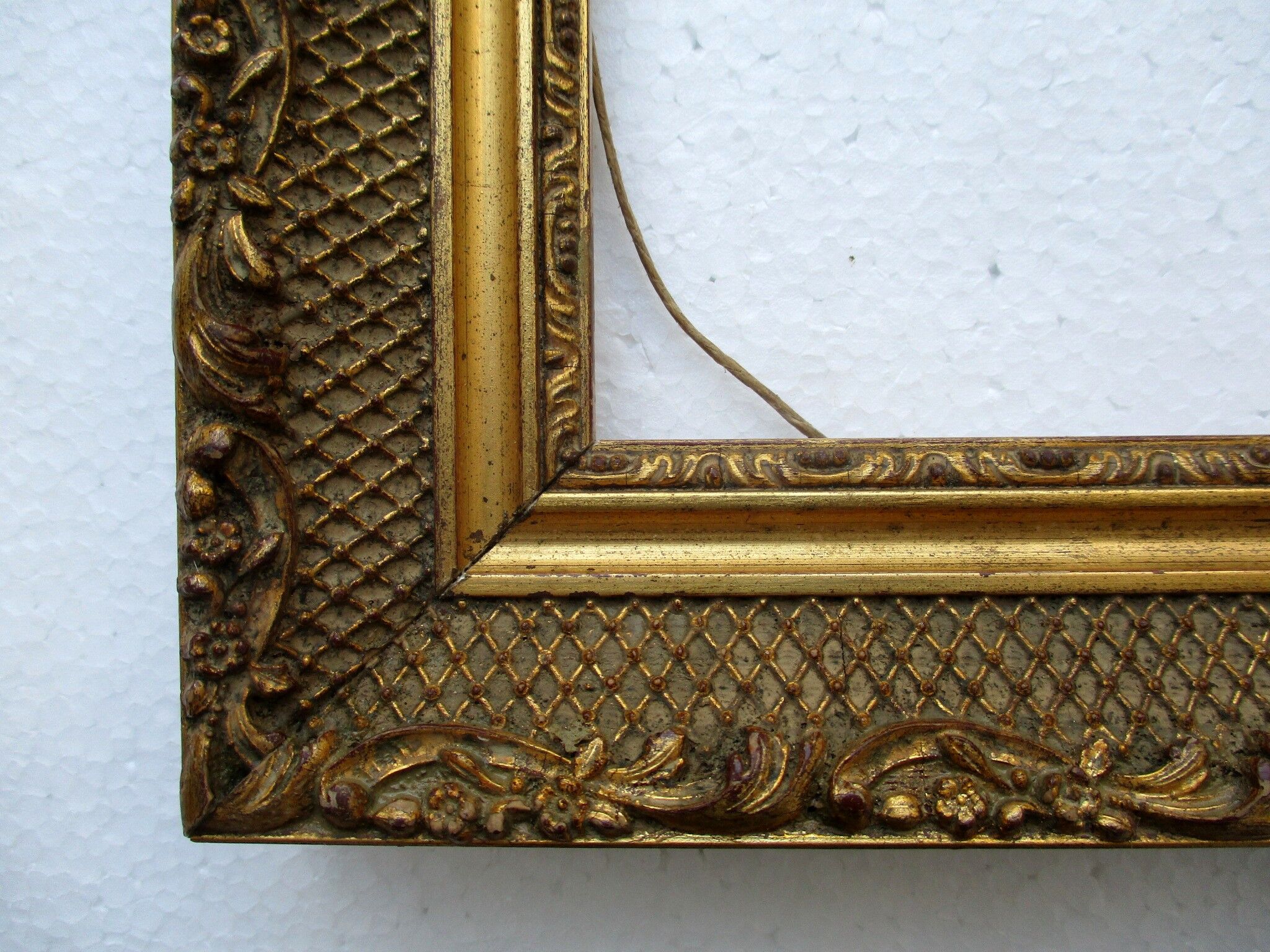 Vintage gilded wood frame for subject 134 x 182