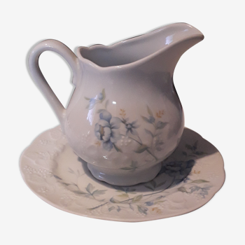 Milk/cream pot and its saucer in fine porcelain CNP France