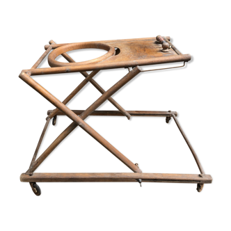 Chaise trotteur en bois pour bébé