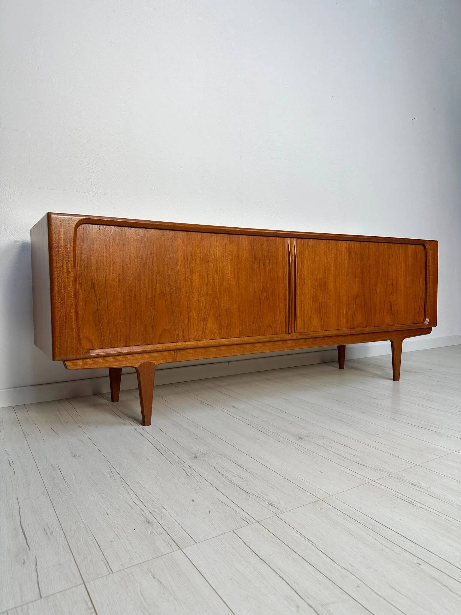 Enfilade danoise en teck par Bernhard Pedersen & Son, années 1960