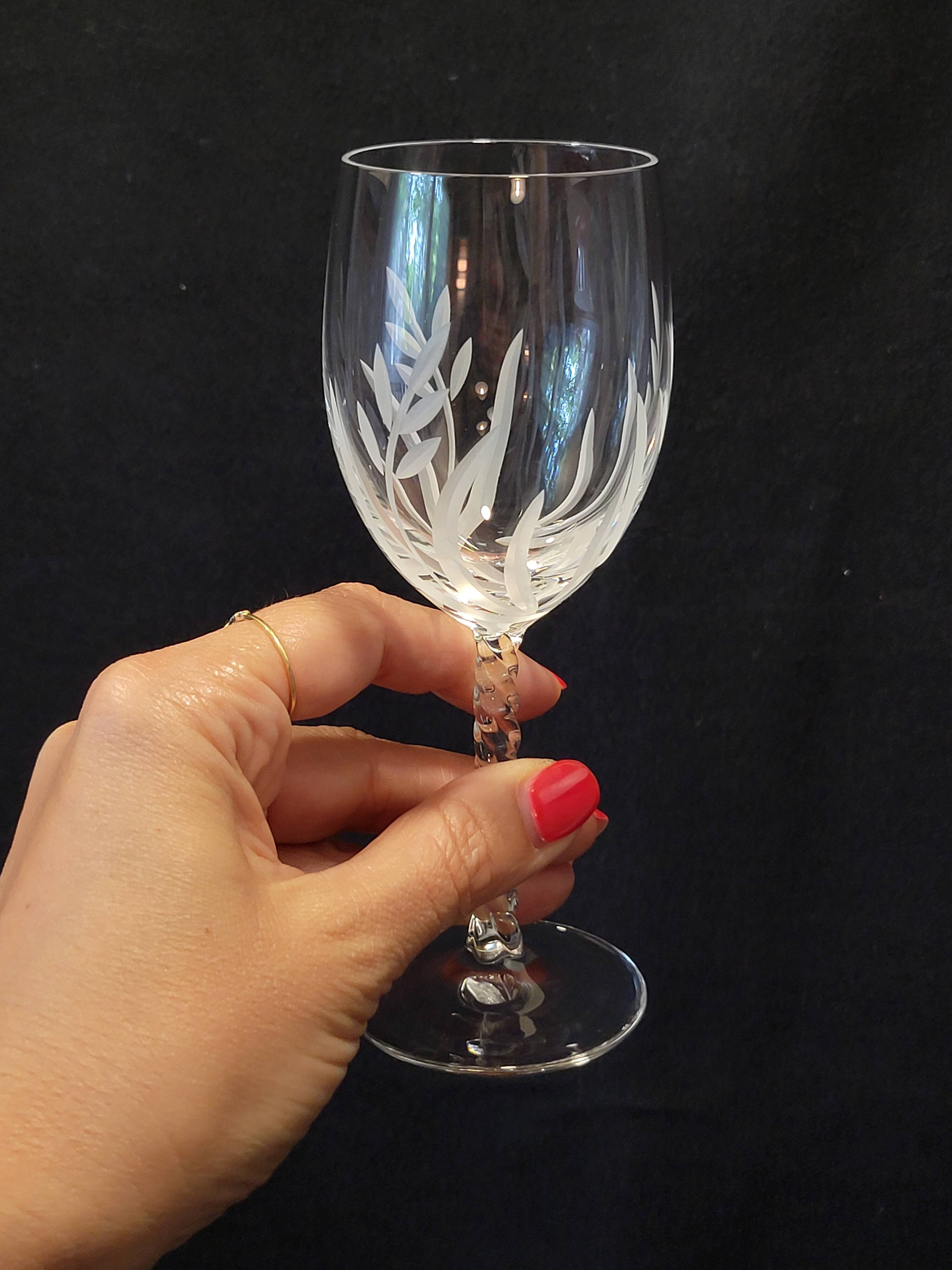12 White Wine Glasses in Arques Crystal, Fleury Cut Flamépis Pattern