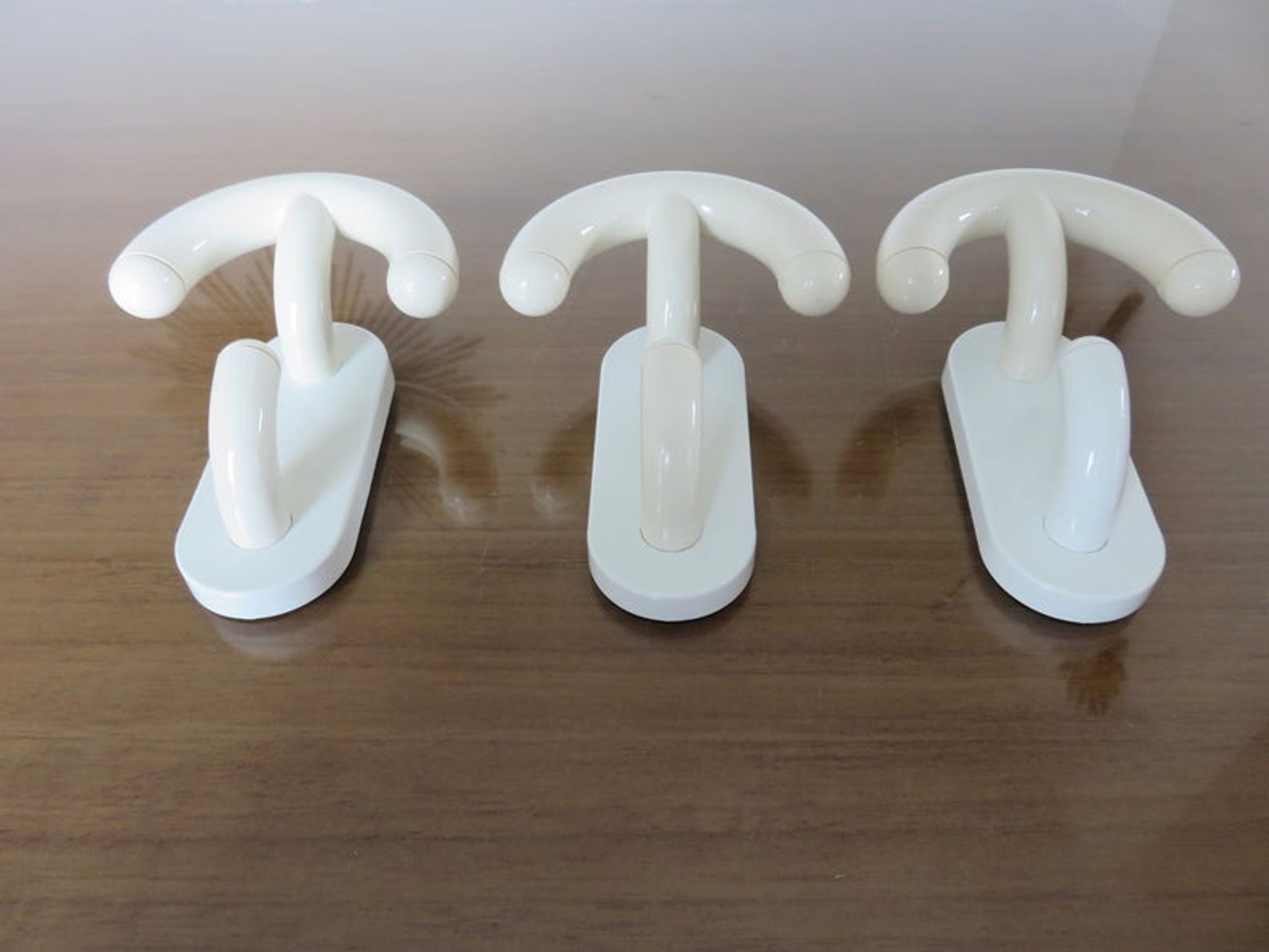 Luigi Caramella's series of 3 patères for " Con & Con " Itay era Memphis 80s