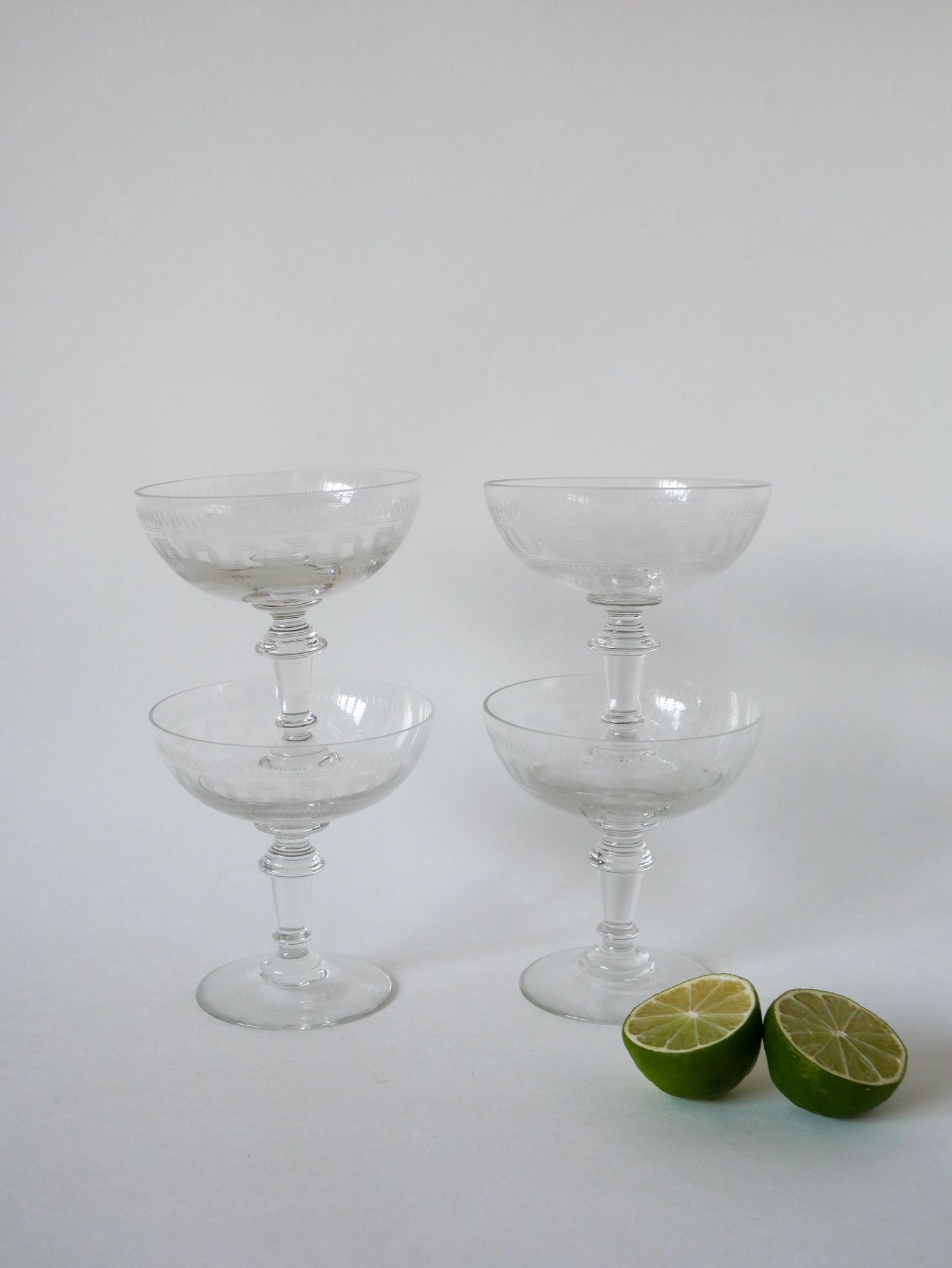 set of 4 large champagne glasses in engraved crystal 1920 11 x 10 cm