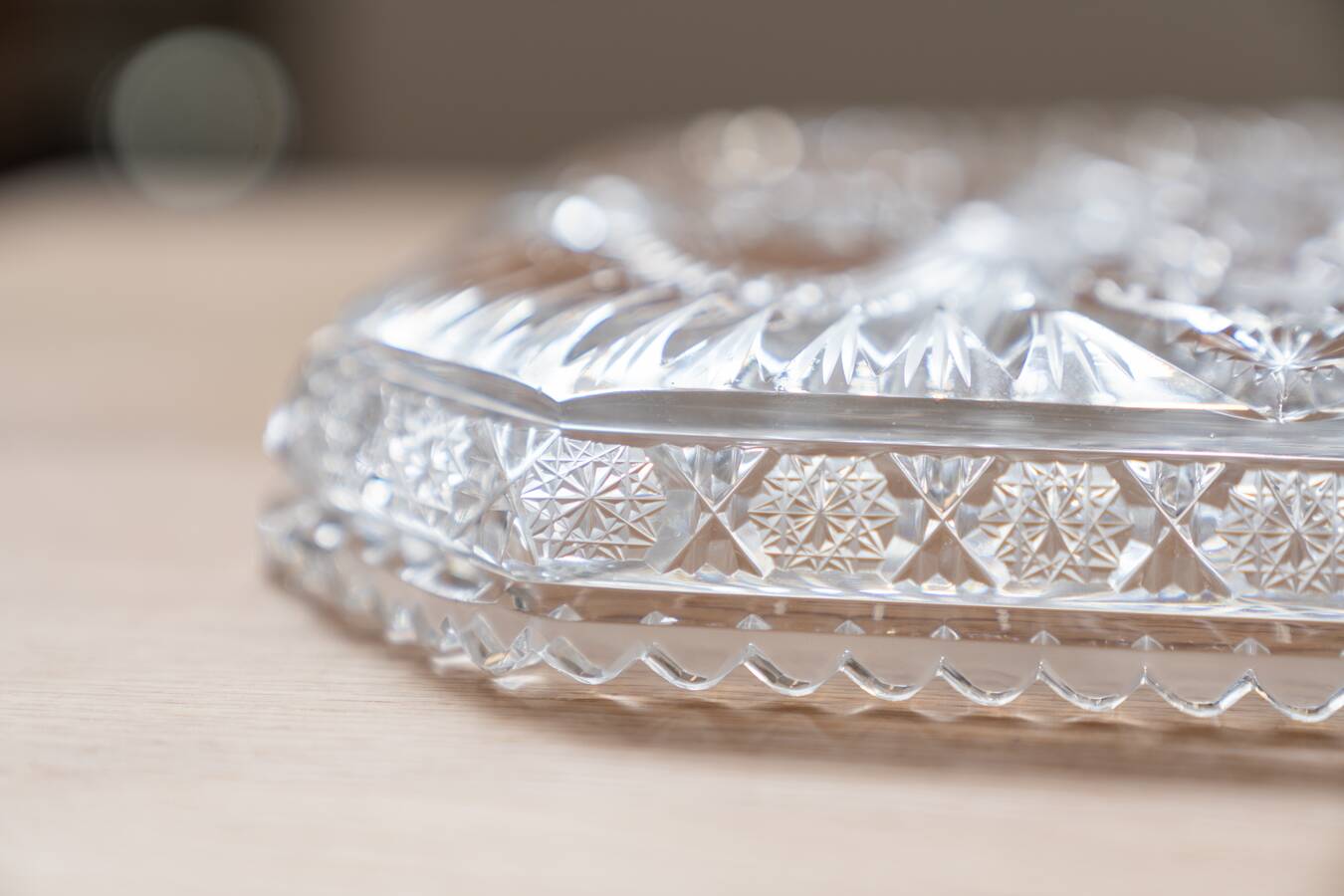 Square tray in Bohemian crystal, hand carved.