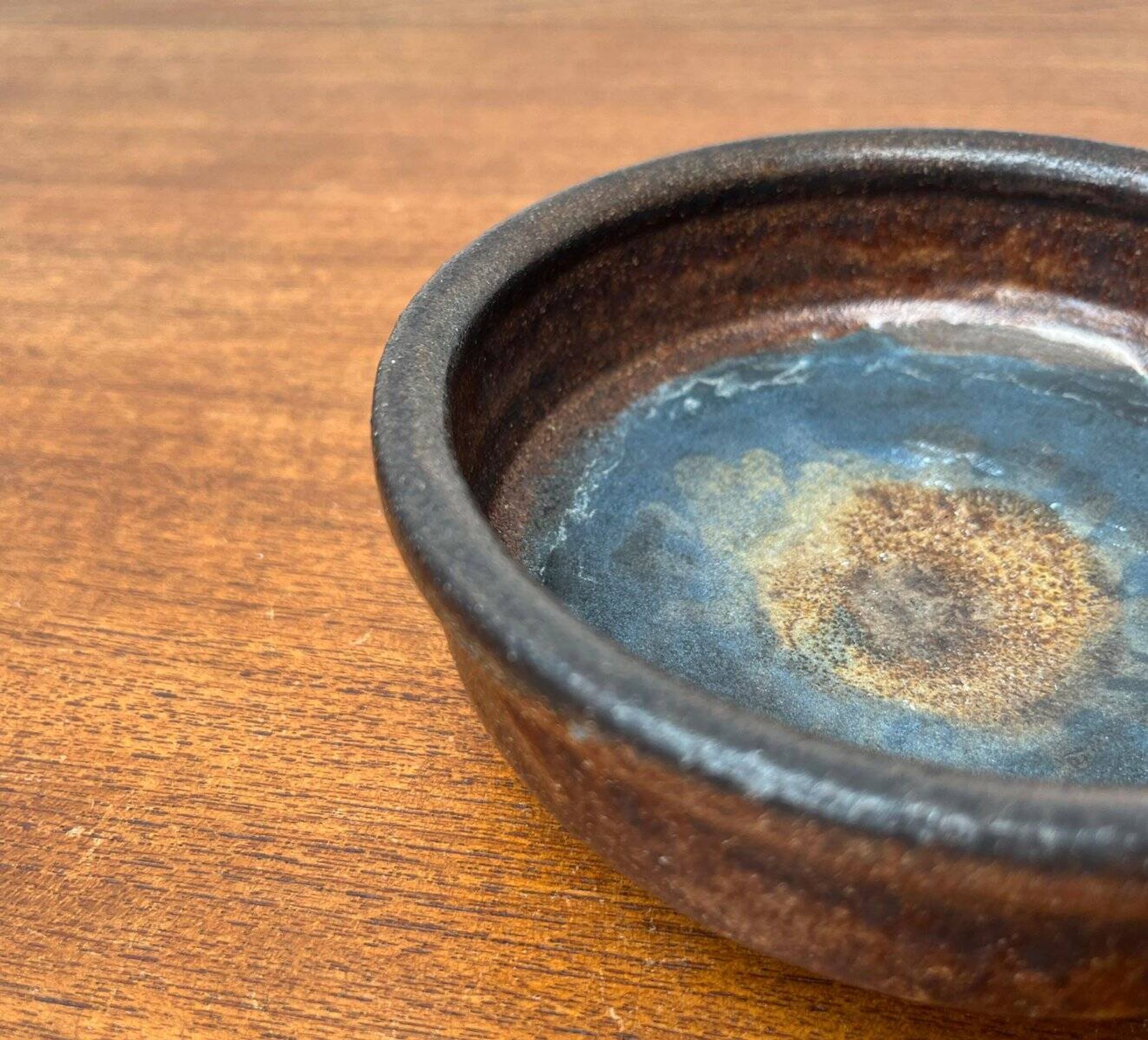 Mid-century German studio pottery bowl by Volker Ellwanger, 1960s.