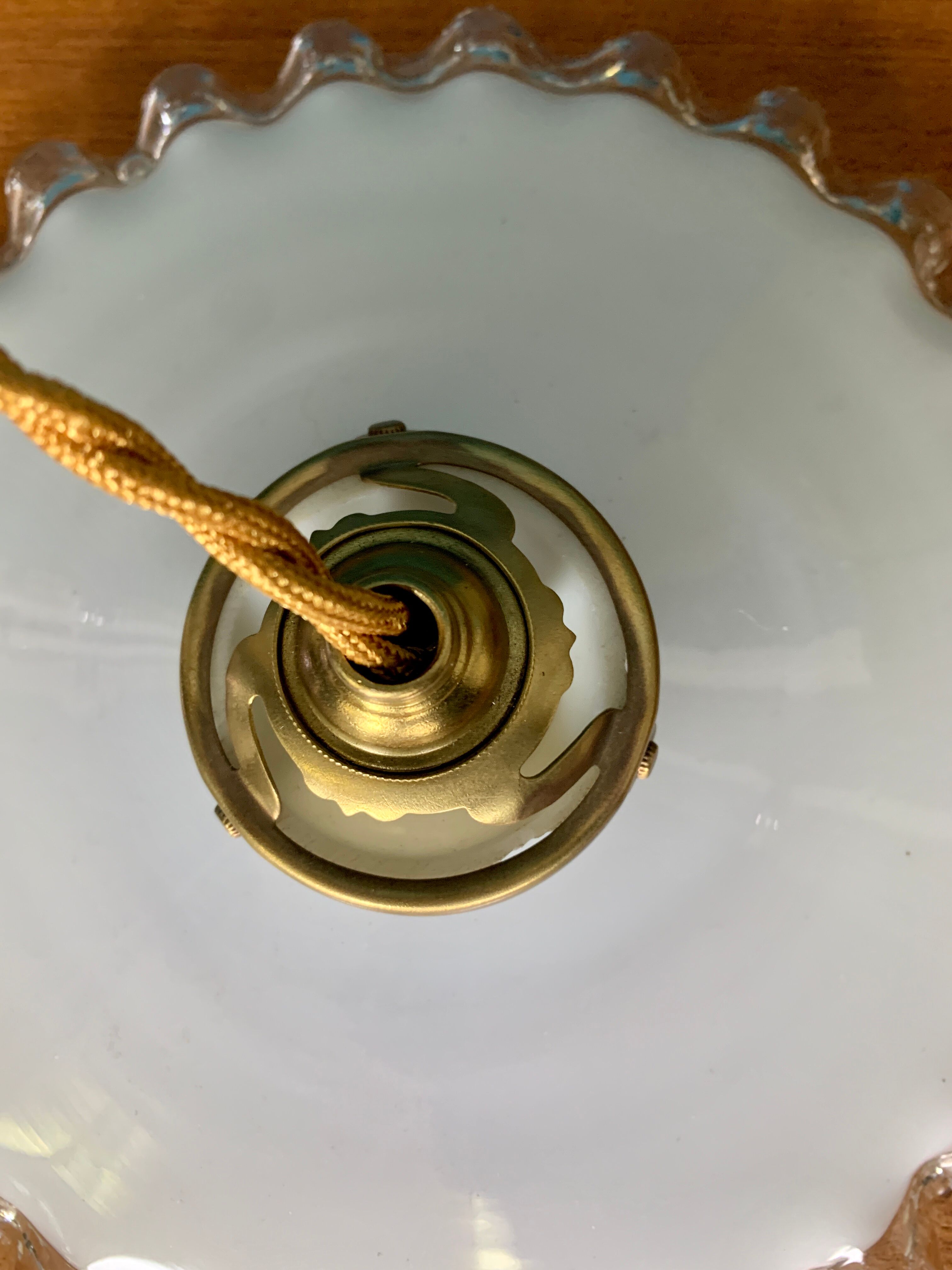 Suspension rises and falls in opaline