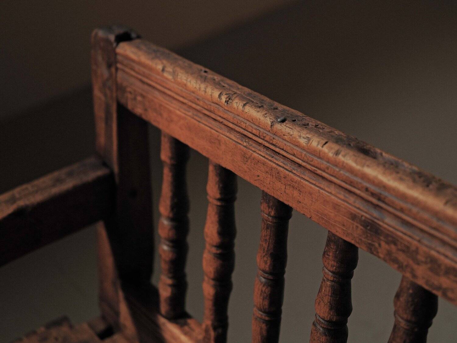 Alpine armchair in larch, 18th century