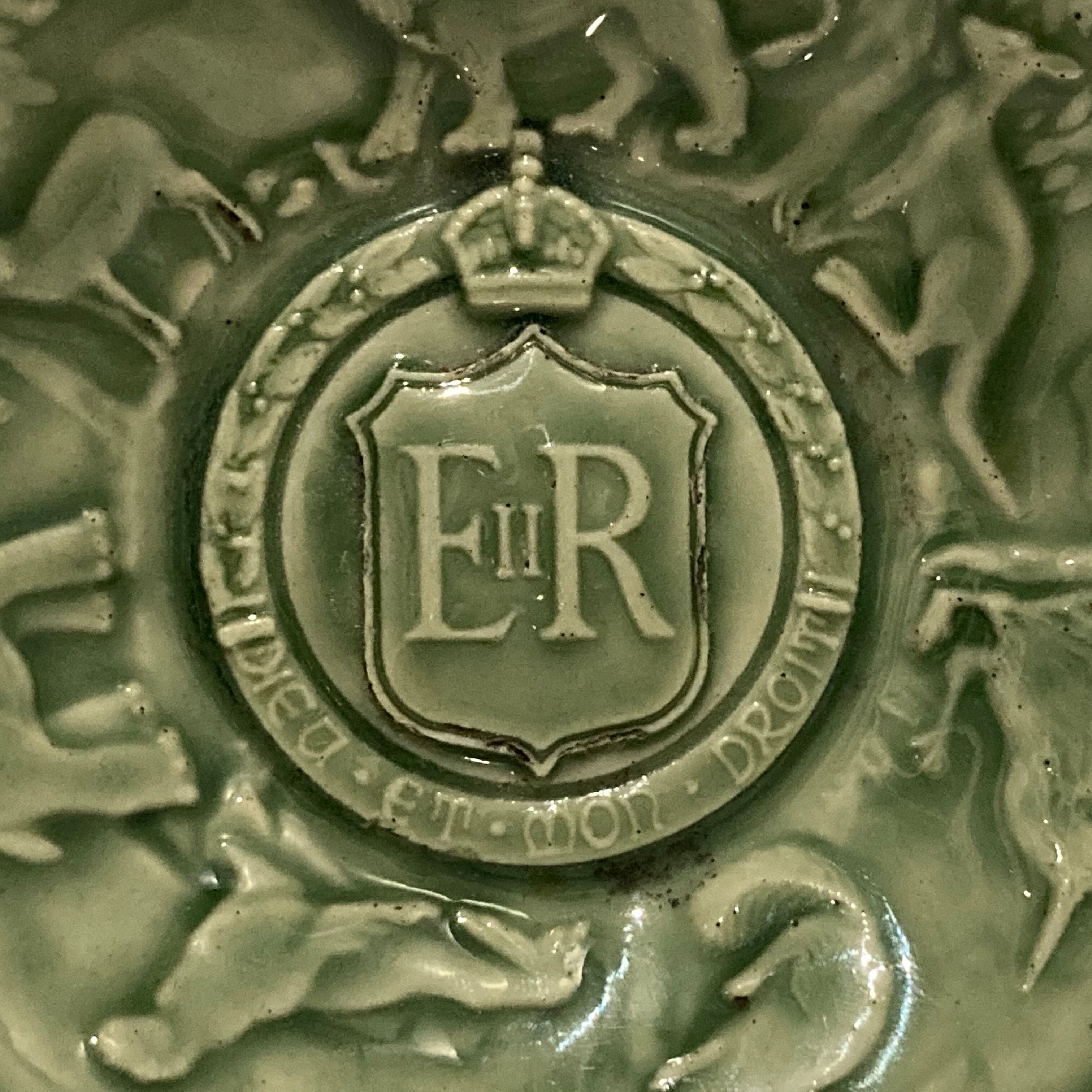 Vide-poche pour le couronnement d’Elizabeth II en céramique céladon par Wade 1953
