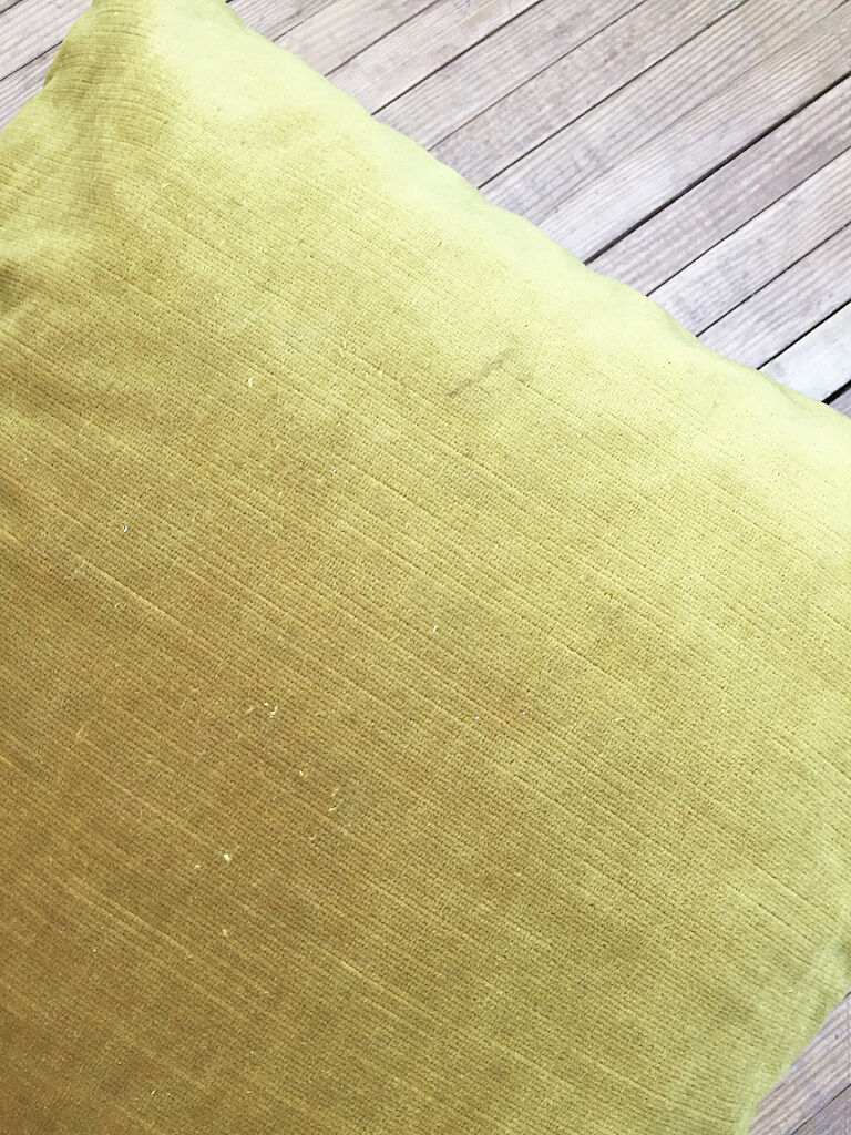 Lot of 3 yellow velvet cushions
