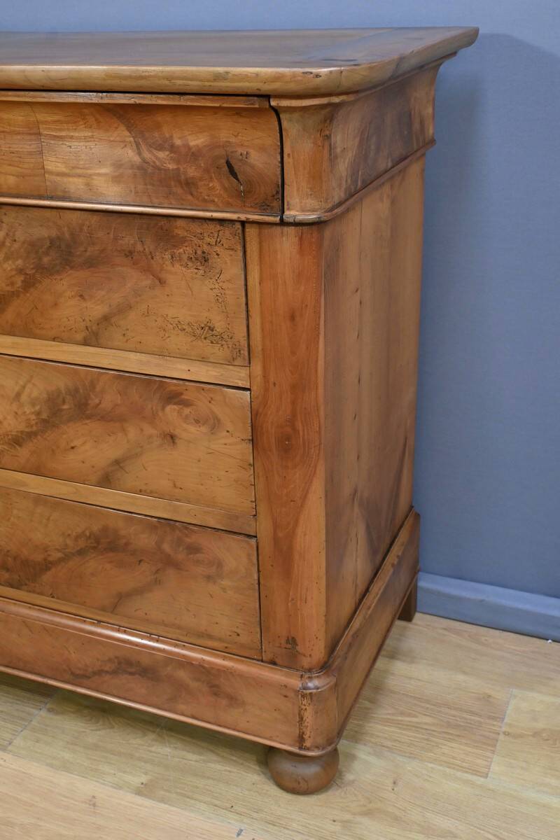 Cherrywood chest of drawers, Restoration period – Early 19th century