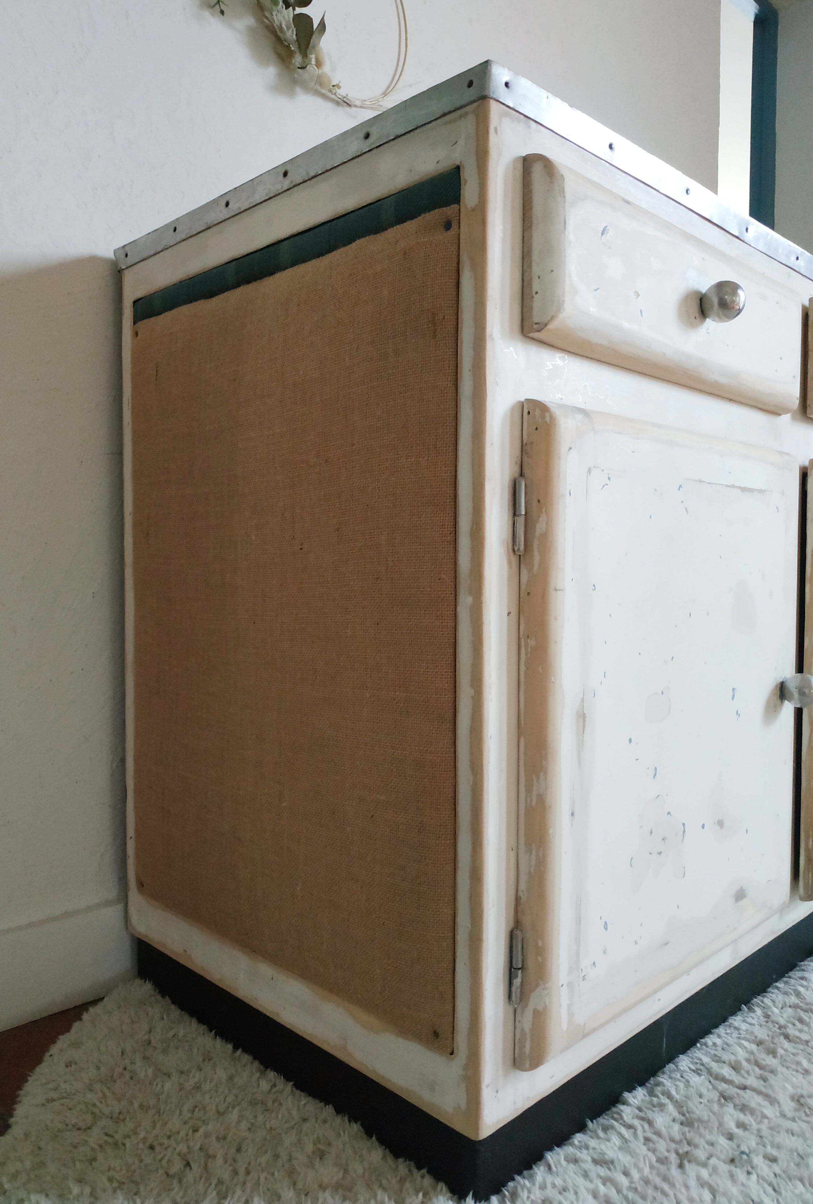 Buffet mado low patinated renovated concrete tray