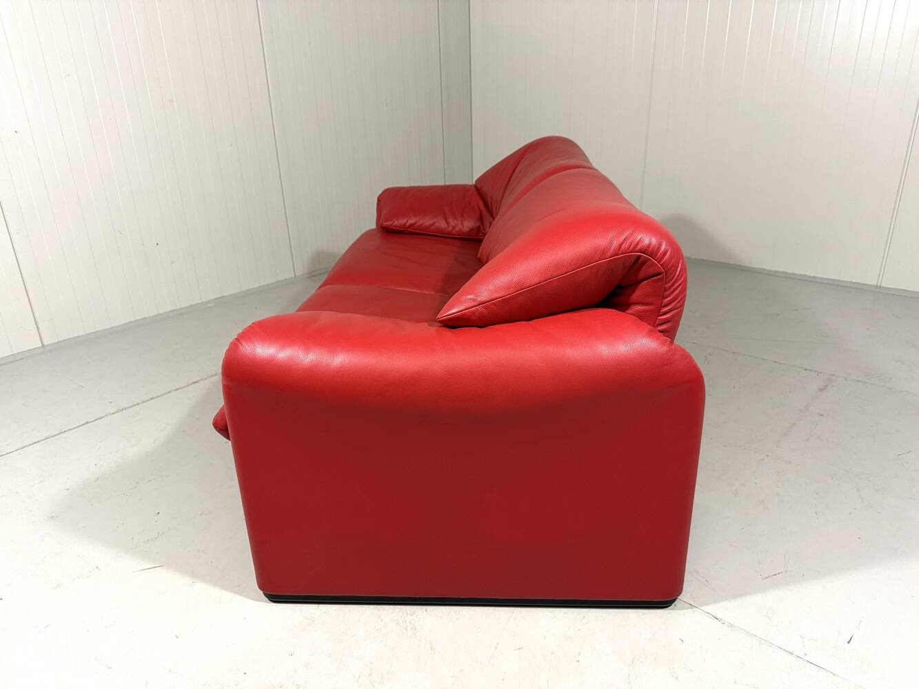 Vico Magistretti red leather Maralunga sofa Cassina