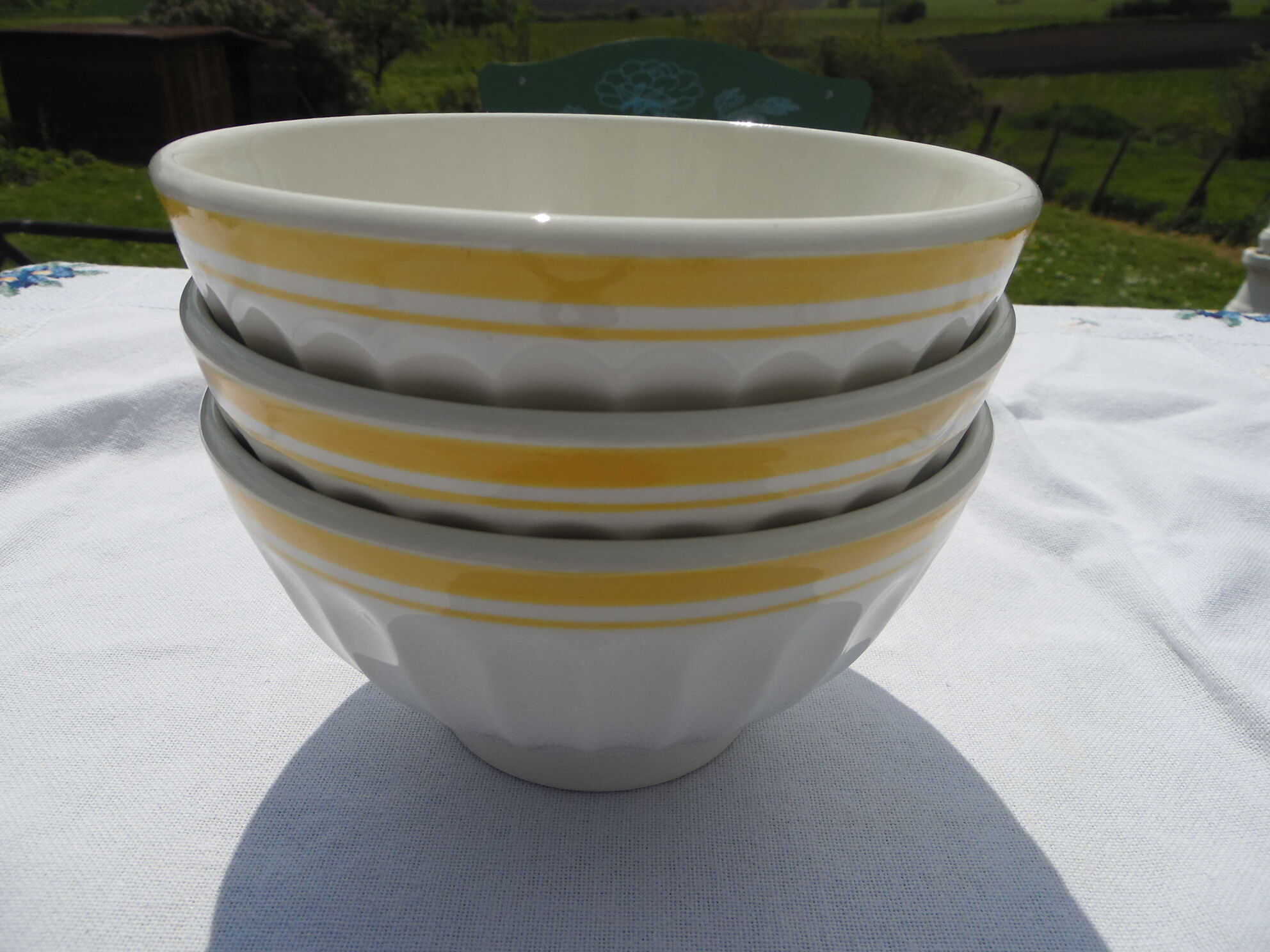 3 bowls faience yellow edging