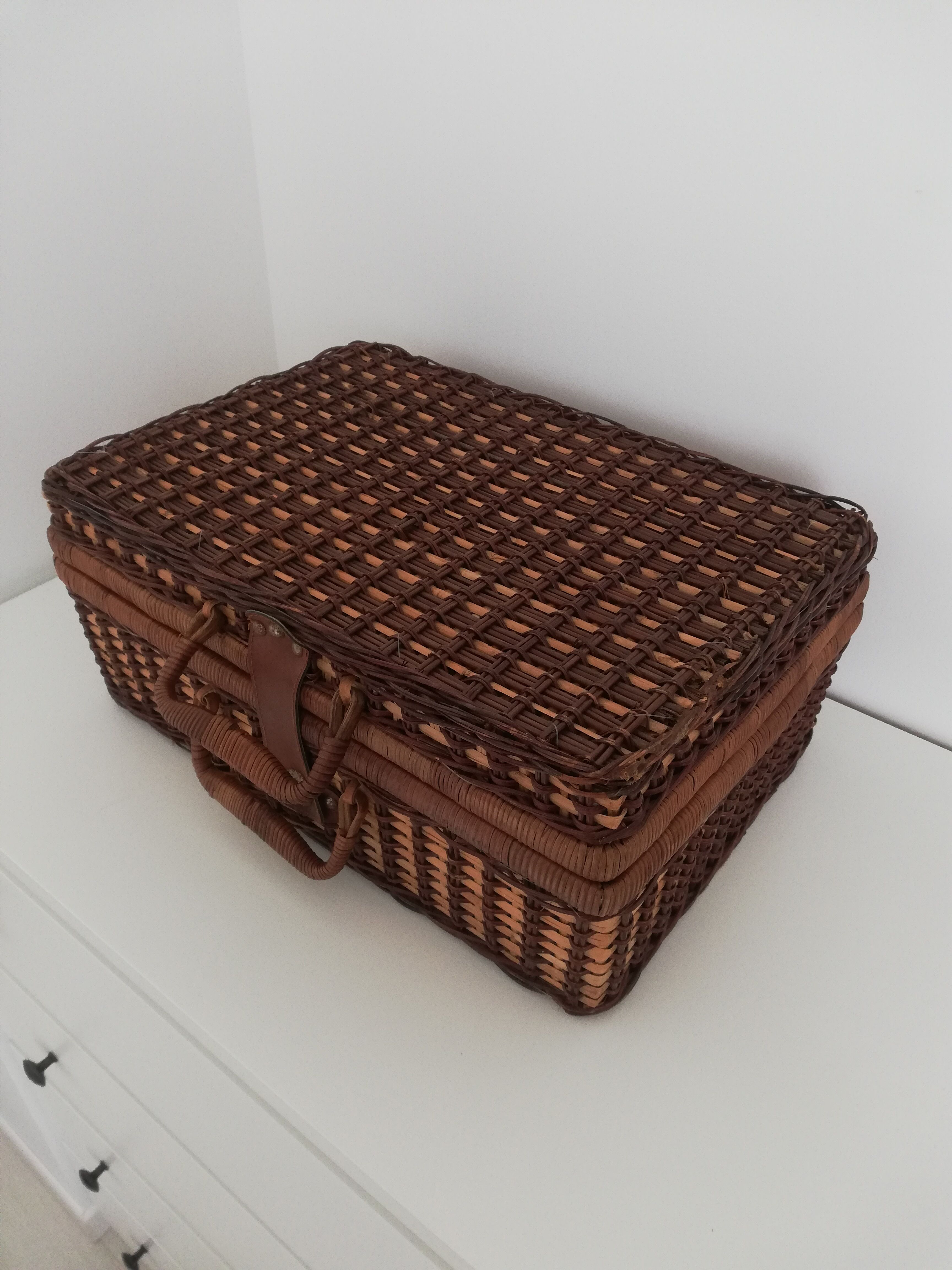 Vintage wicker pic-nic suitcase