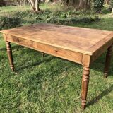 Farm table