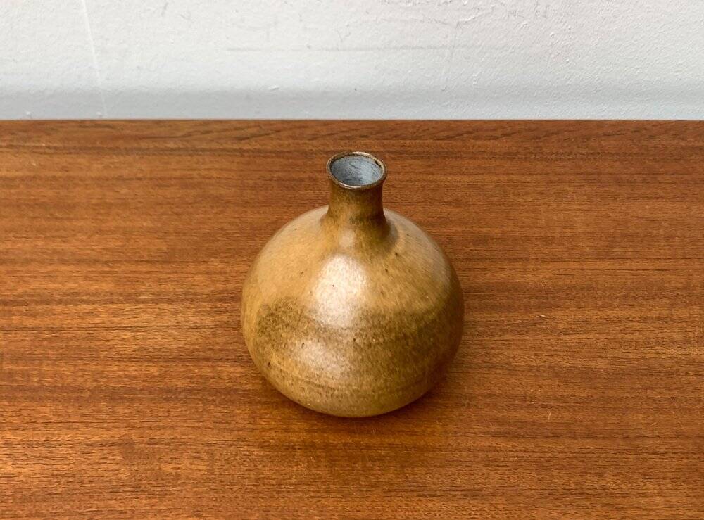 Mid-century German studio pottery vase by Janne Reckert-Cordua, Sylt Keramik, 1960s.