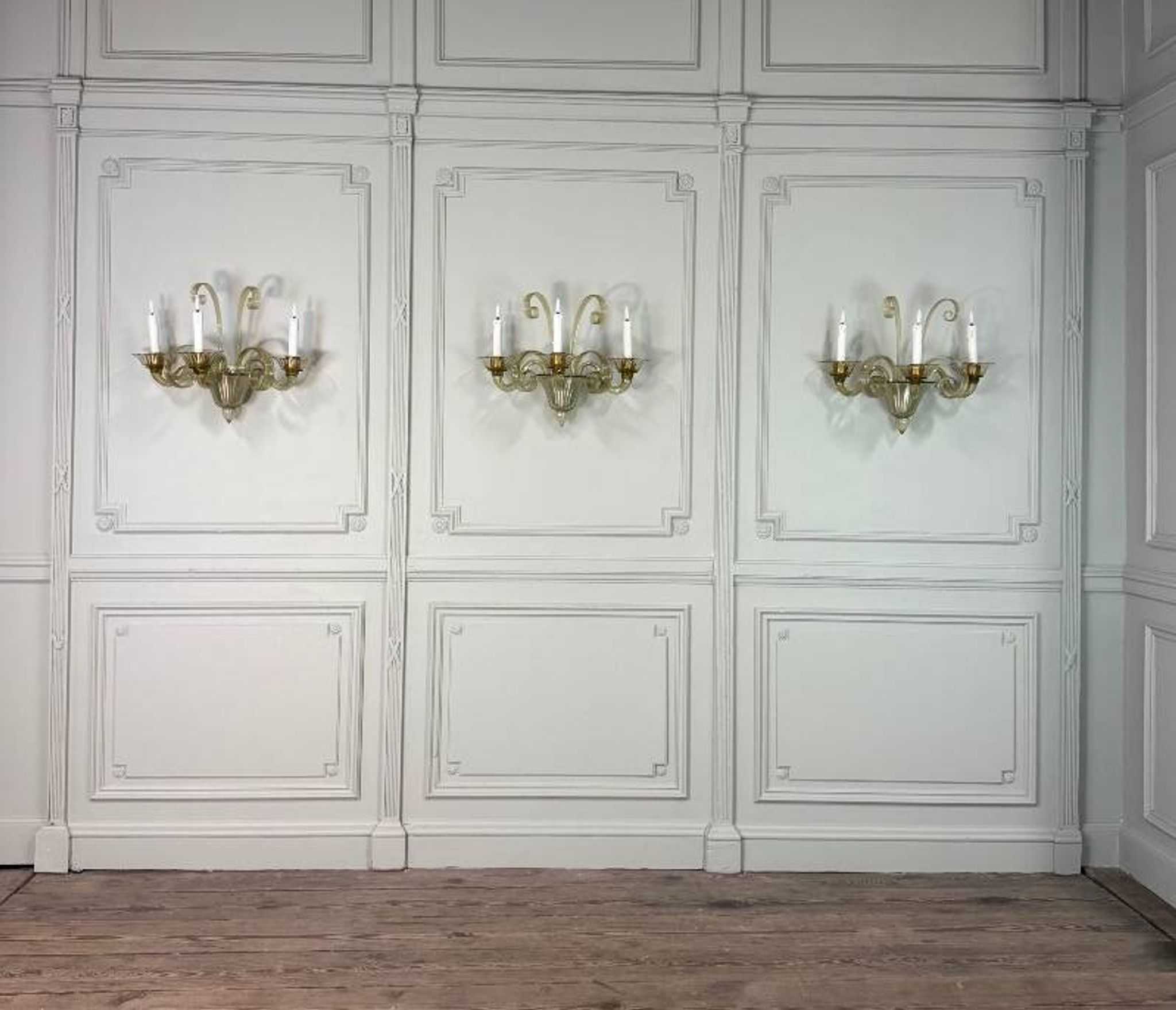 Venetian wall light in gilded Murano glass, circa 1940, set of five available.