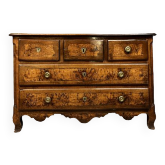 Commode galbée époque Louis XV en noyer et orme vers 1750