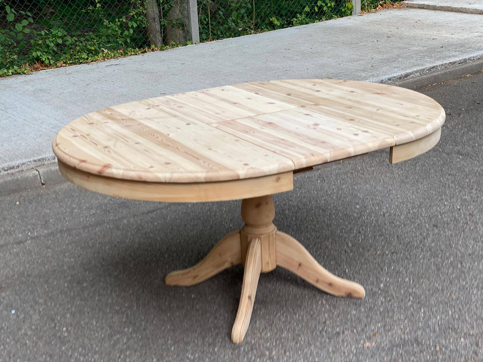 Table à manger scandinave ronde extensible rénovée en bois brut pied centra