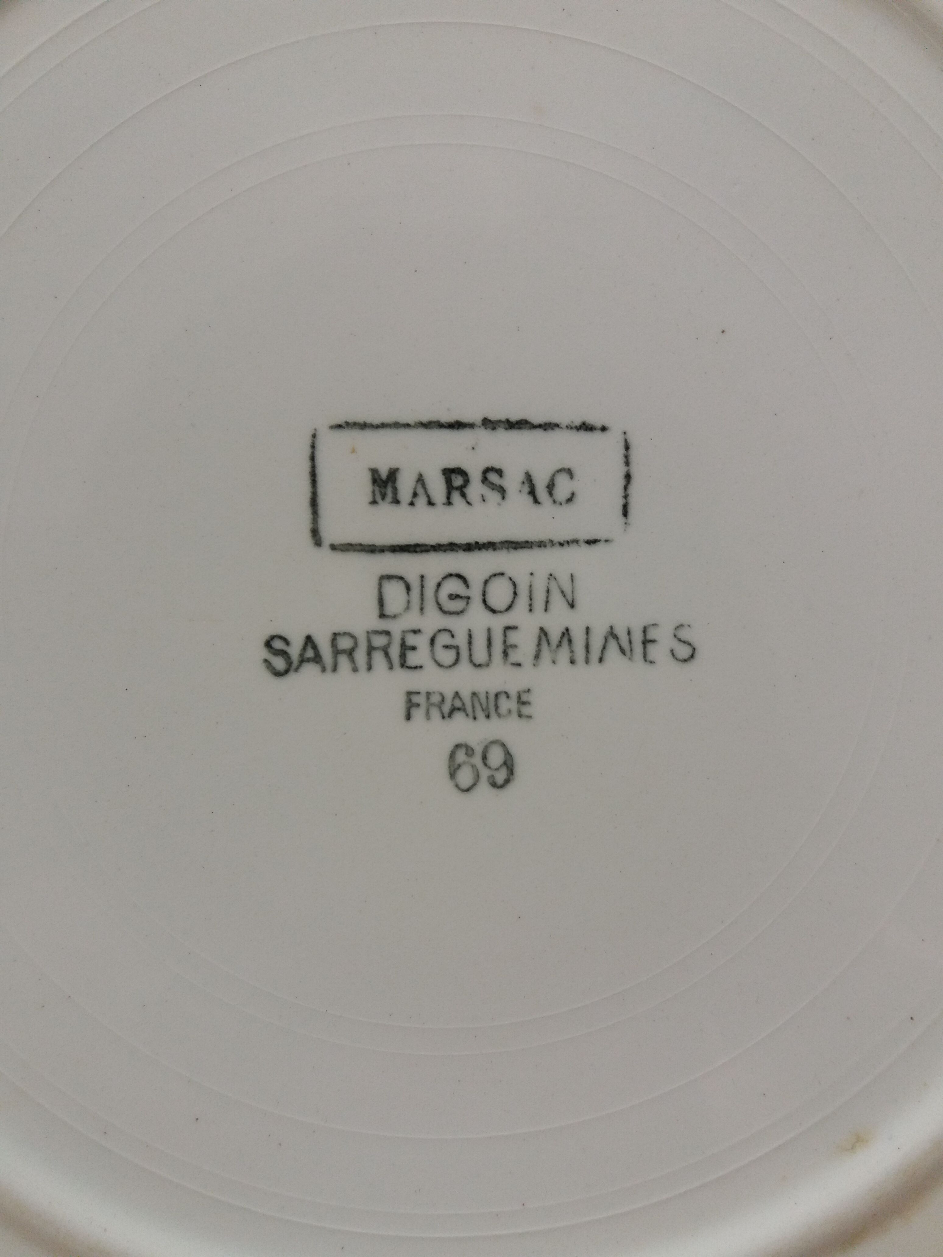 Flat plate Digoin blue flowers