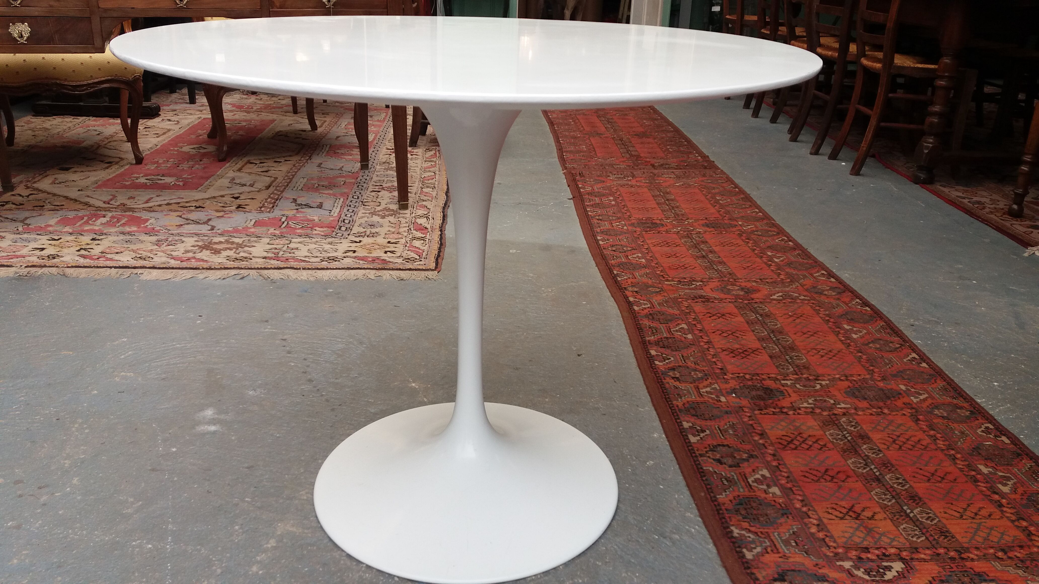 Saarinen tulip table