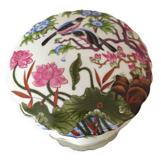 Candy or jewelry box with asian decoration flowers and birds