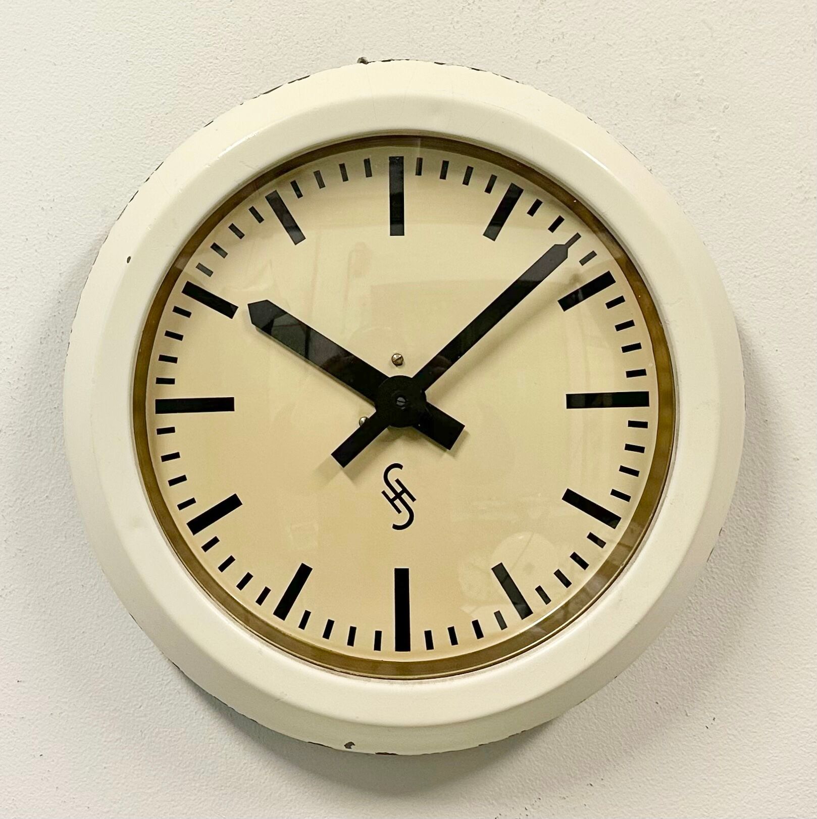 Beige industrial factory wall clock from Siemens, 1950s