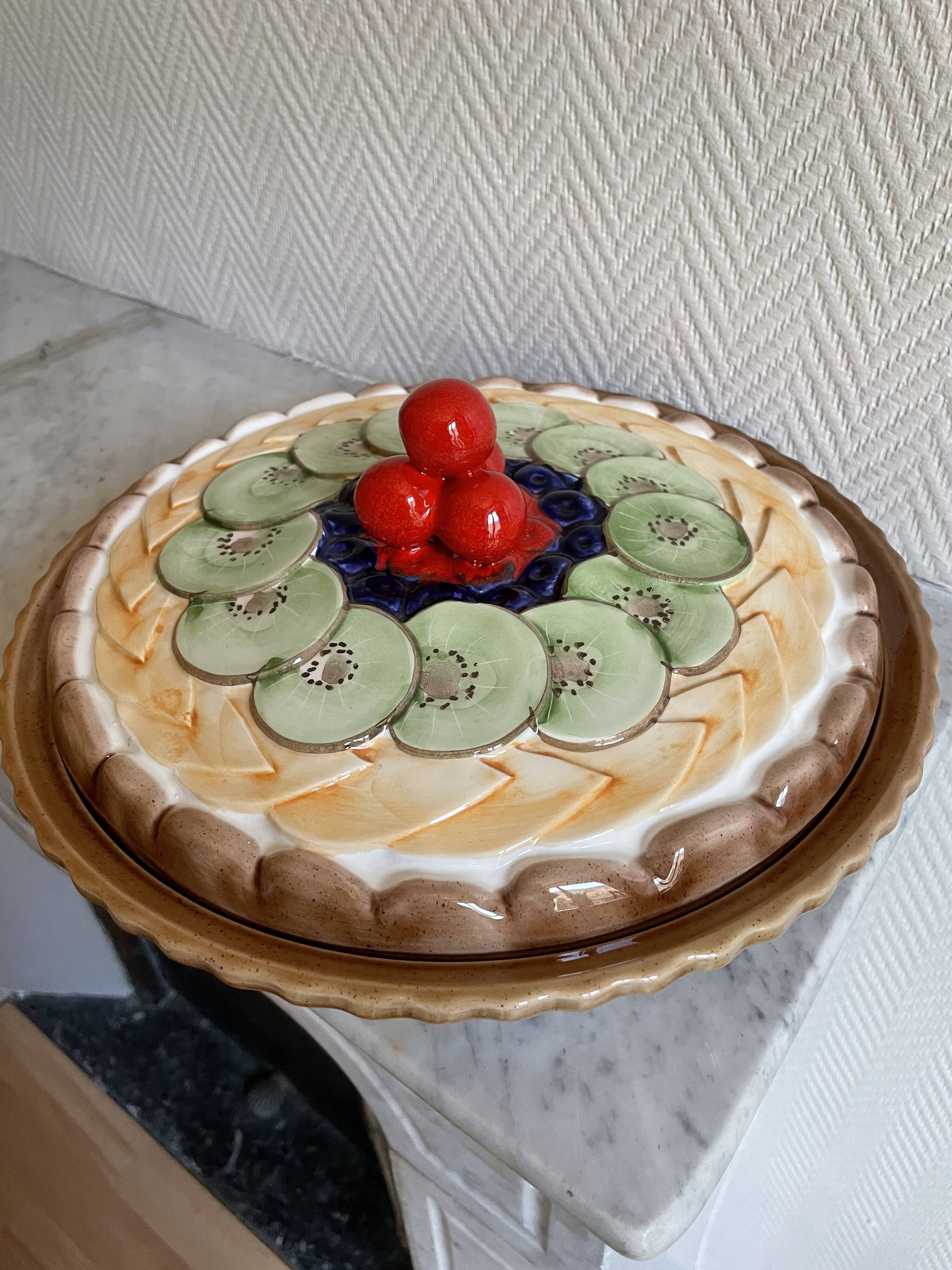 Kiwi slip ceramic pie dish