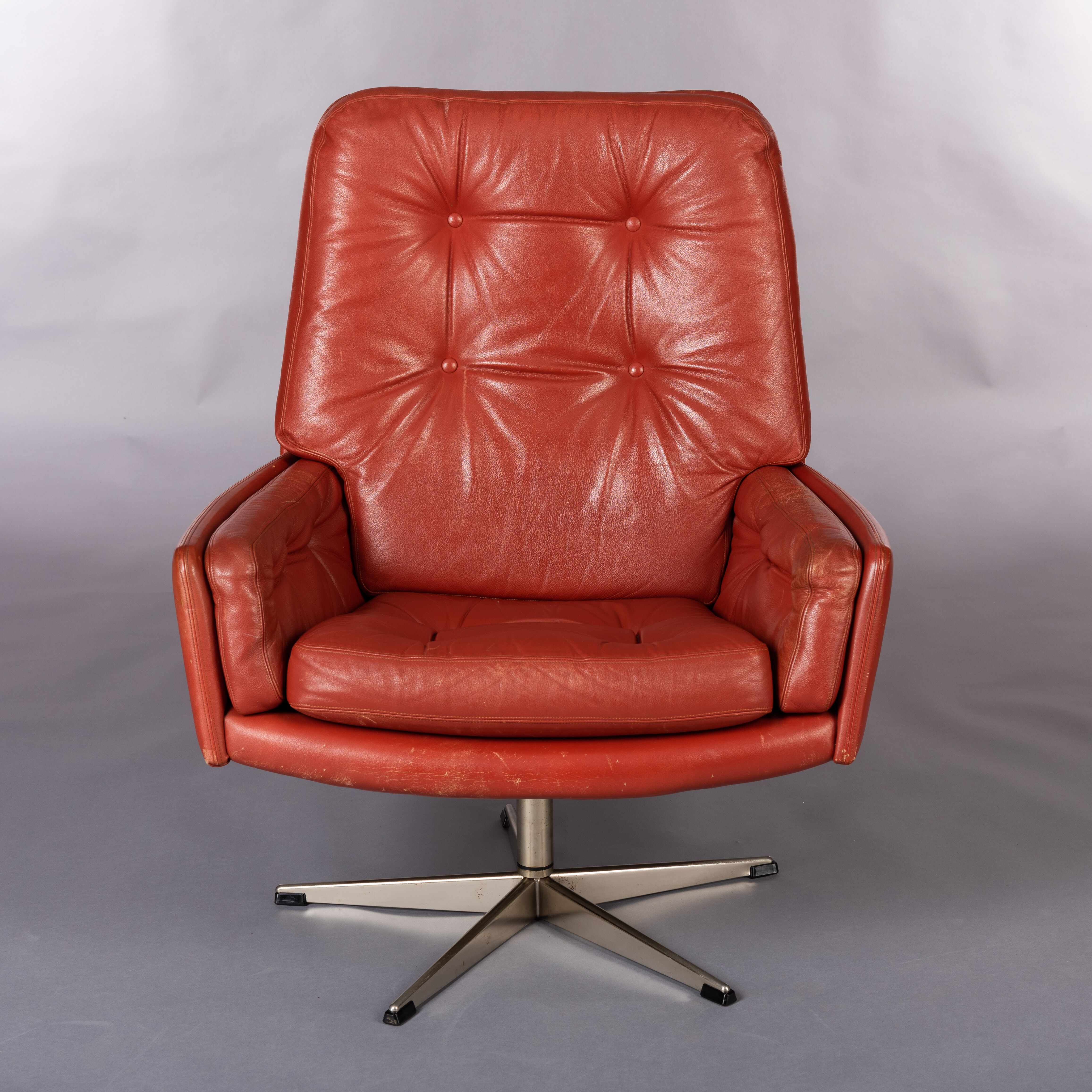 Danish red leather swivel chair, 1960