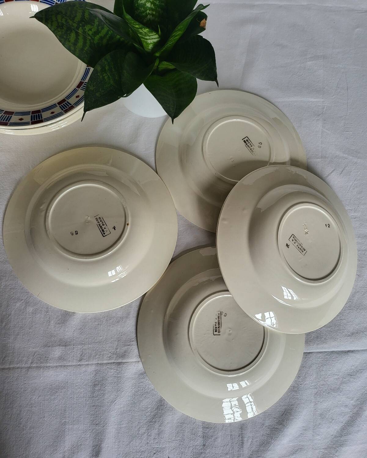 Set of 4 Vincennes earthenware soup plates, Paris.