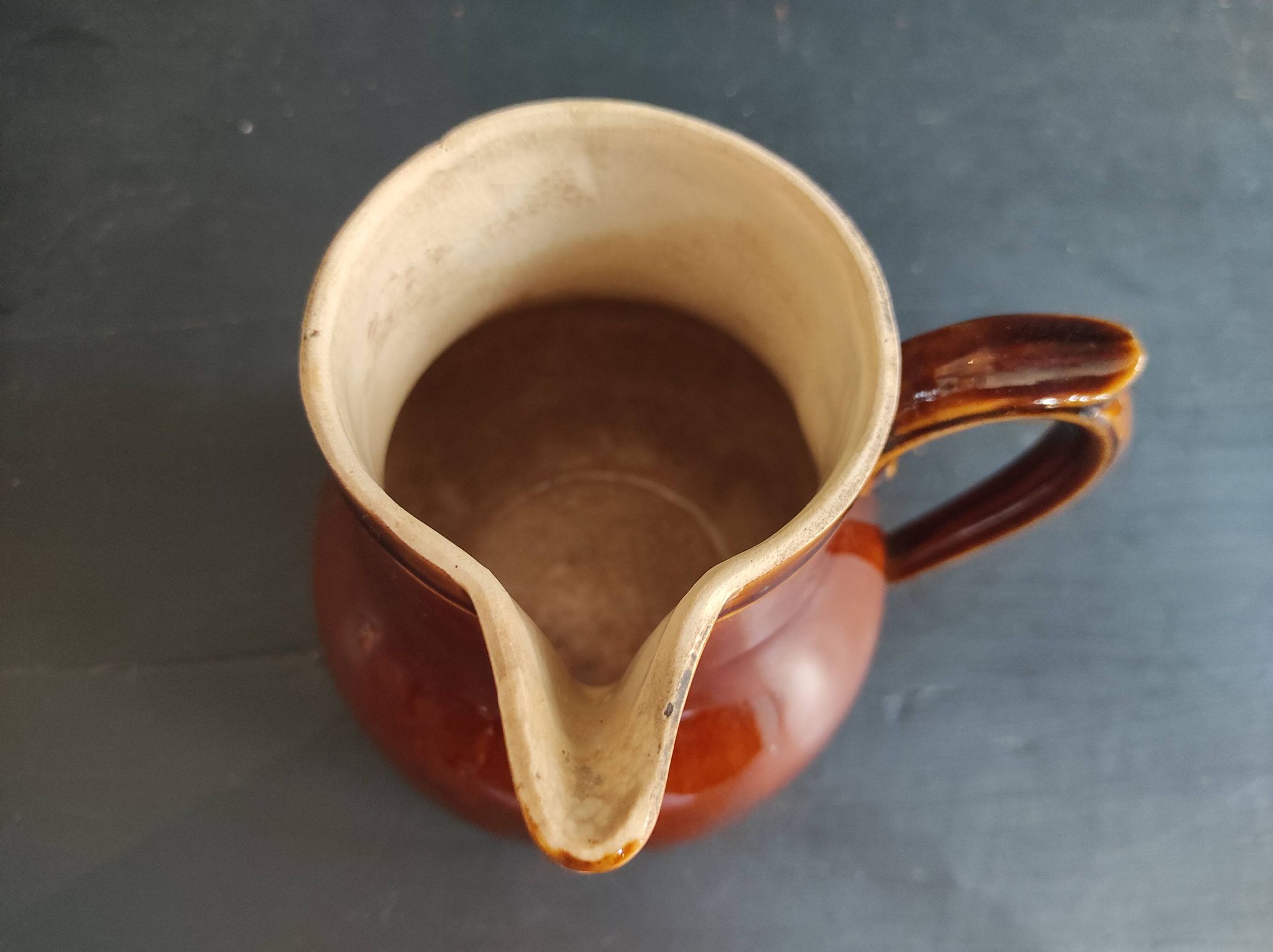 Cruche vintage en majolique française