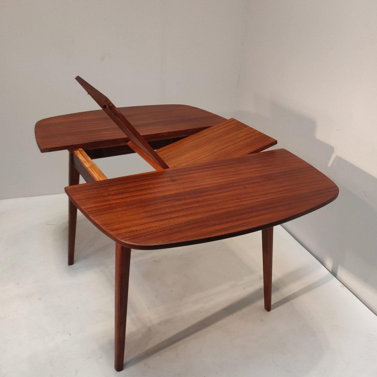 Table extensible en teck