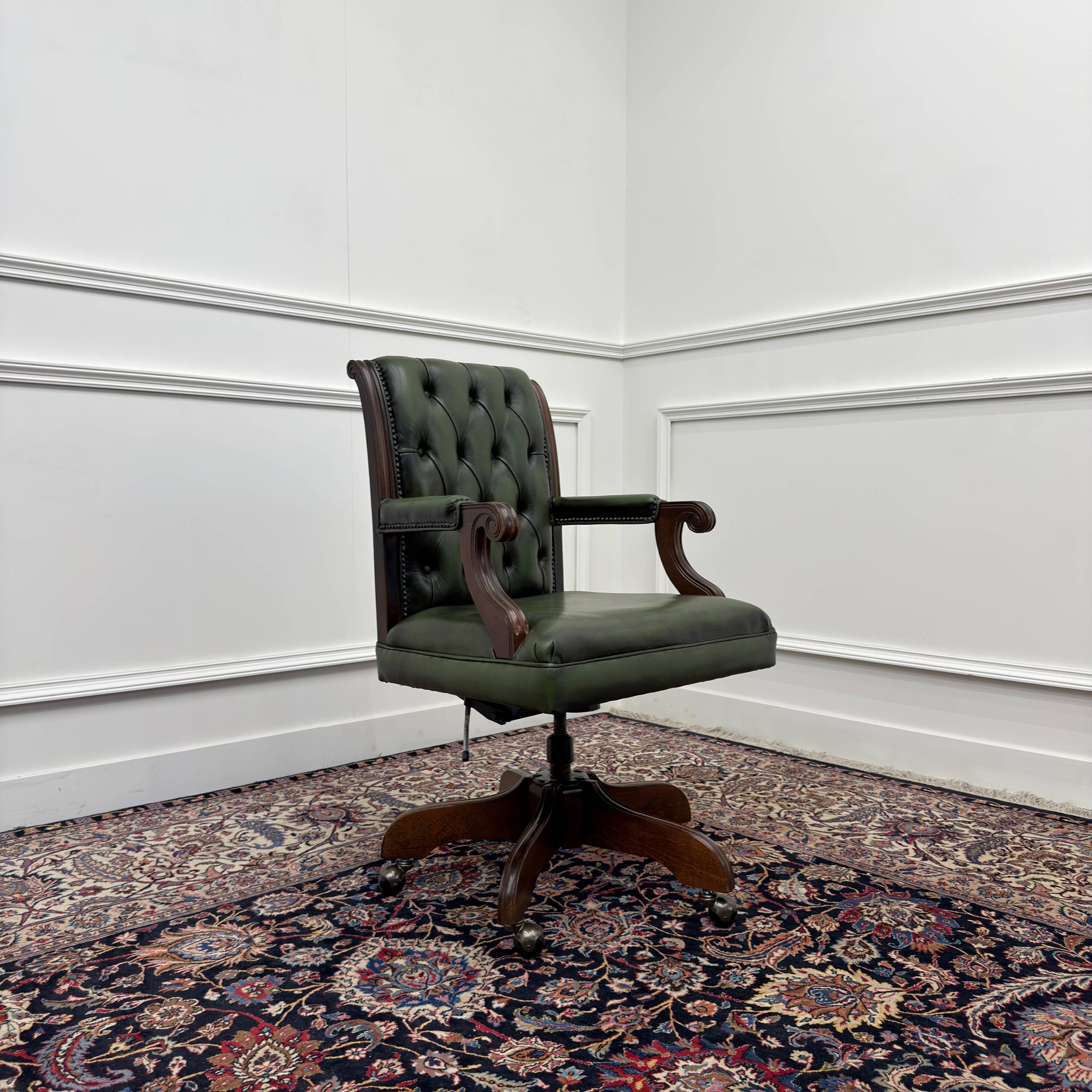 Chaise de bureau Chesterfield verte en anglais
