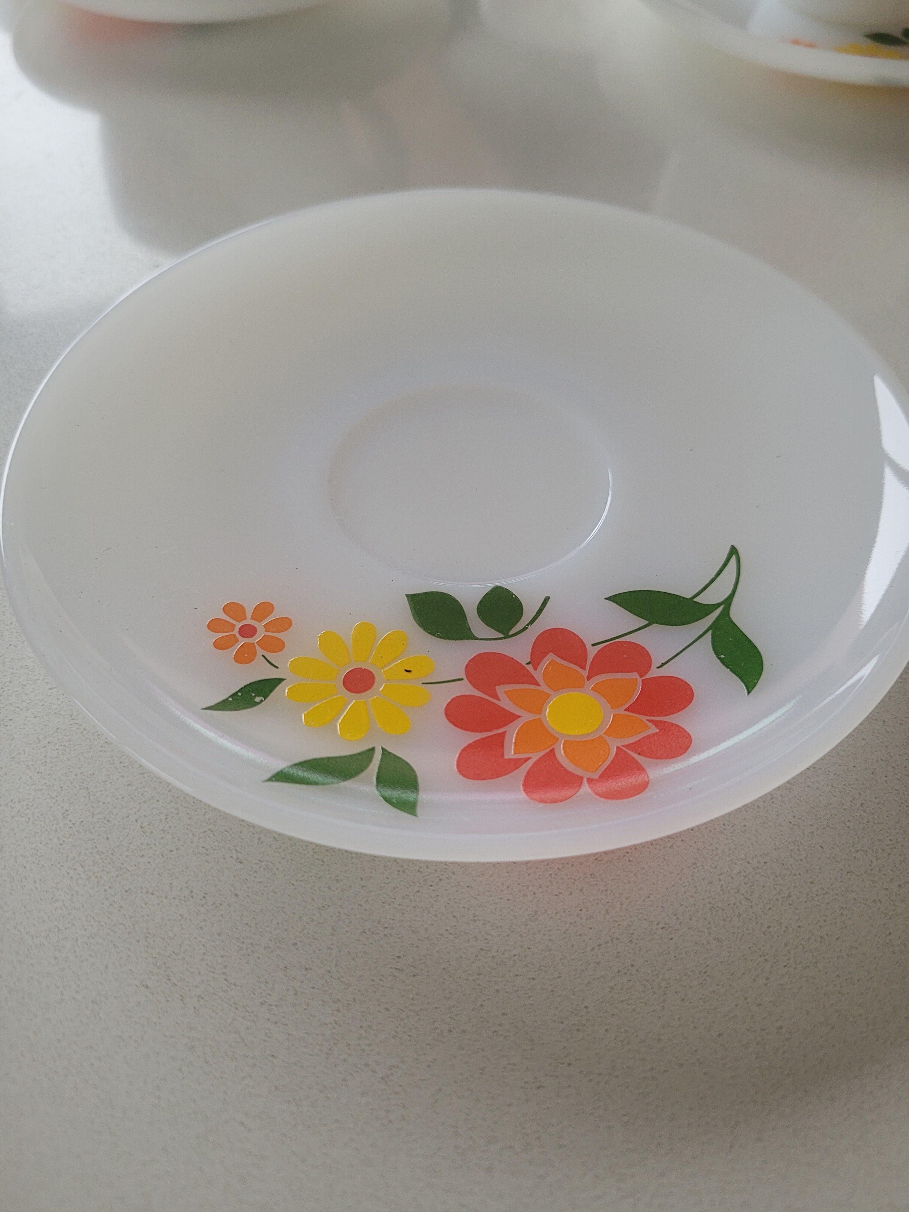 6 cups and 8 Arcopal sub-cups