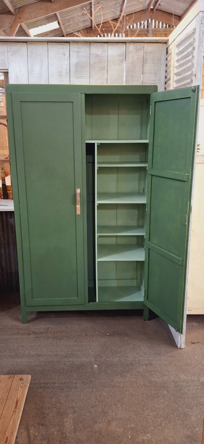 Armoire vintage