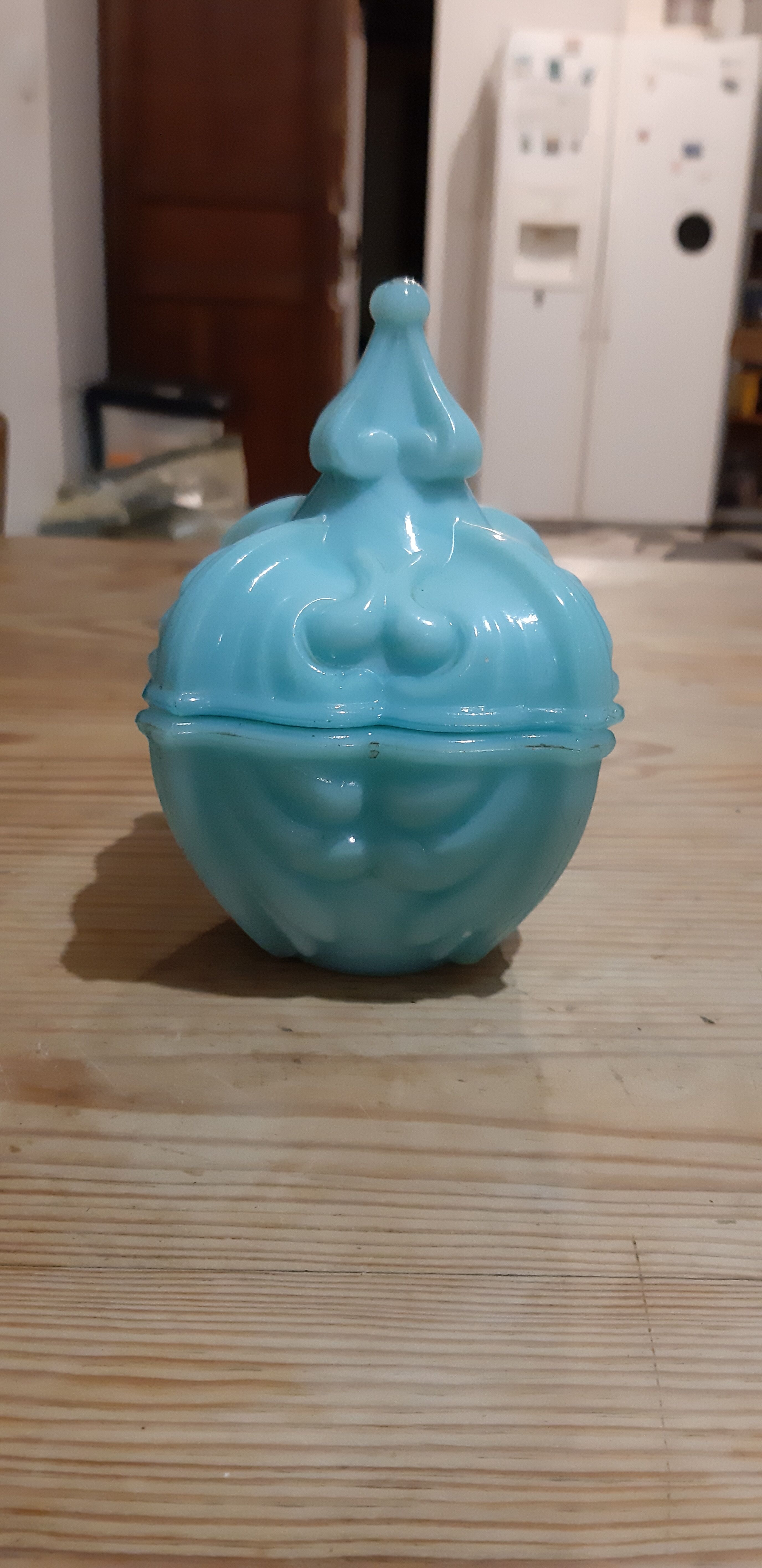 Fair opaline light blue