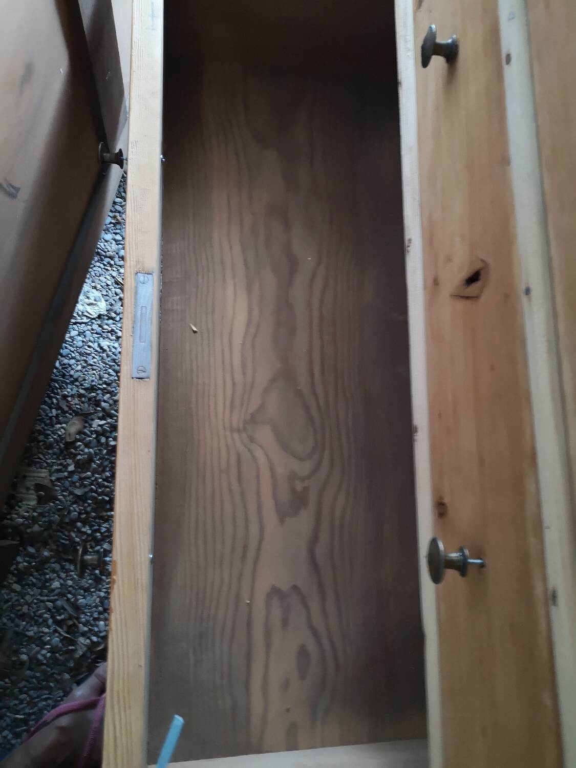 4-drawer pine chest of drawers