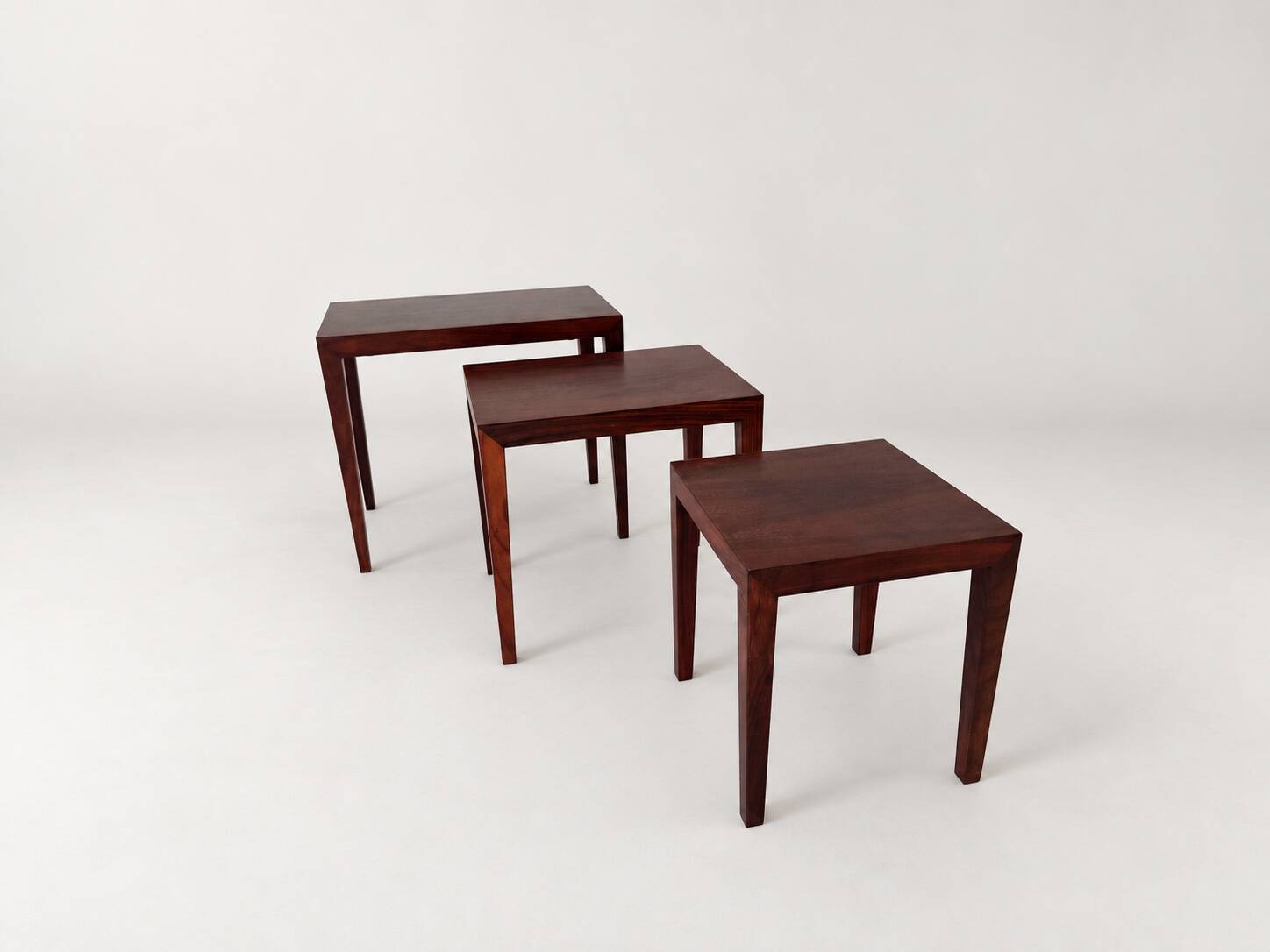 Tables gigognes en palissandre par Severin Hansen, Haslev Møbelsnedker Danemark années 60.