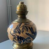 Ancienne lampe à pétrole décor oiseaux  bleu