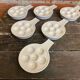 Série 6 Assiettes Poêlons 6 Escargots Céramique Blanche Vintage #D854