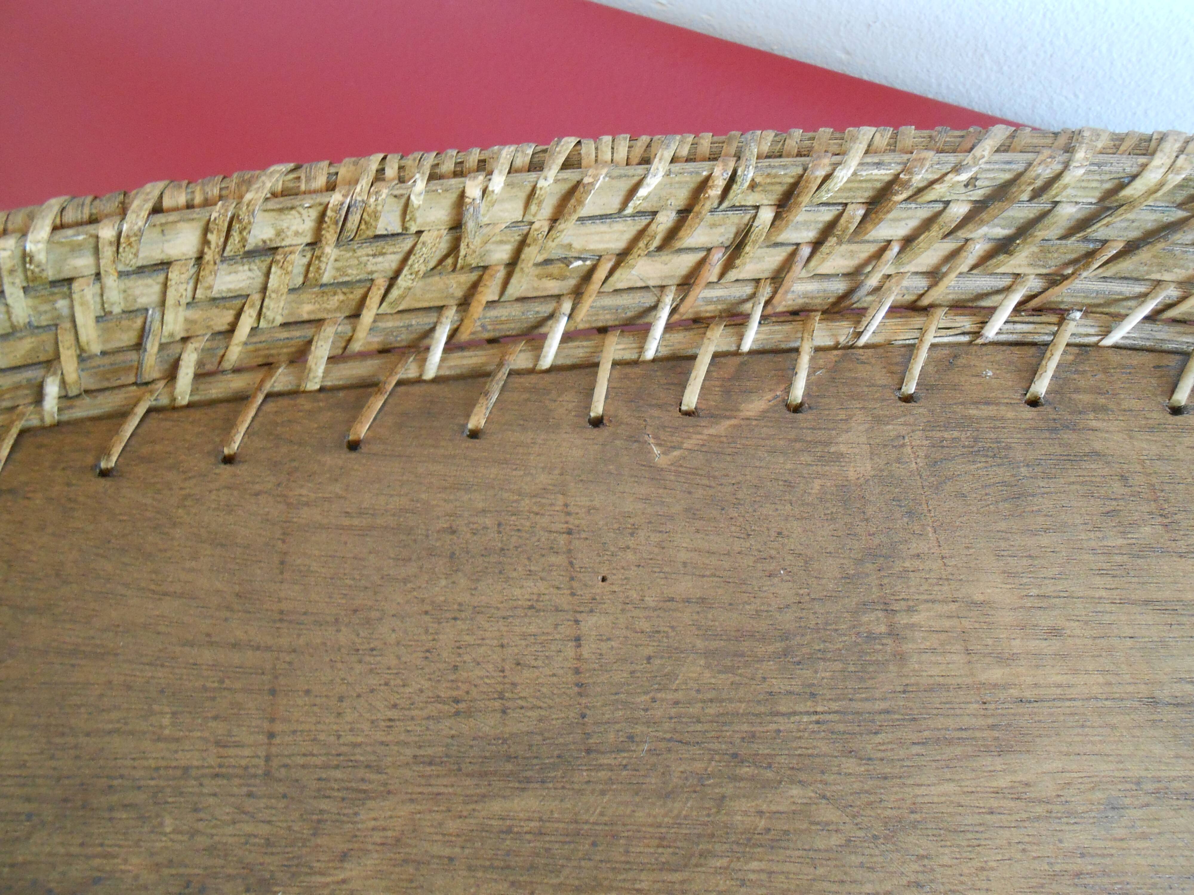 Plateau en bois et rotin