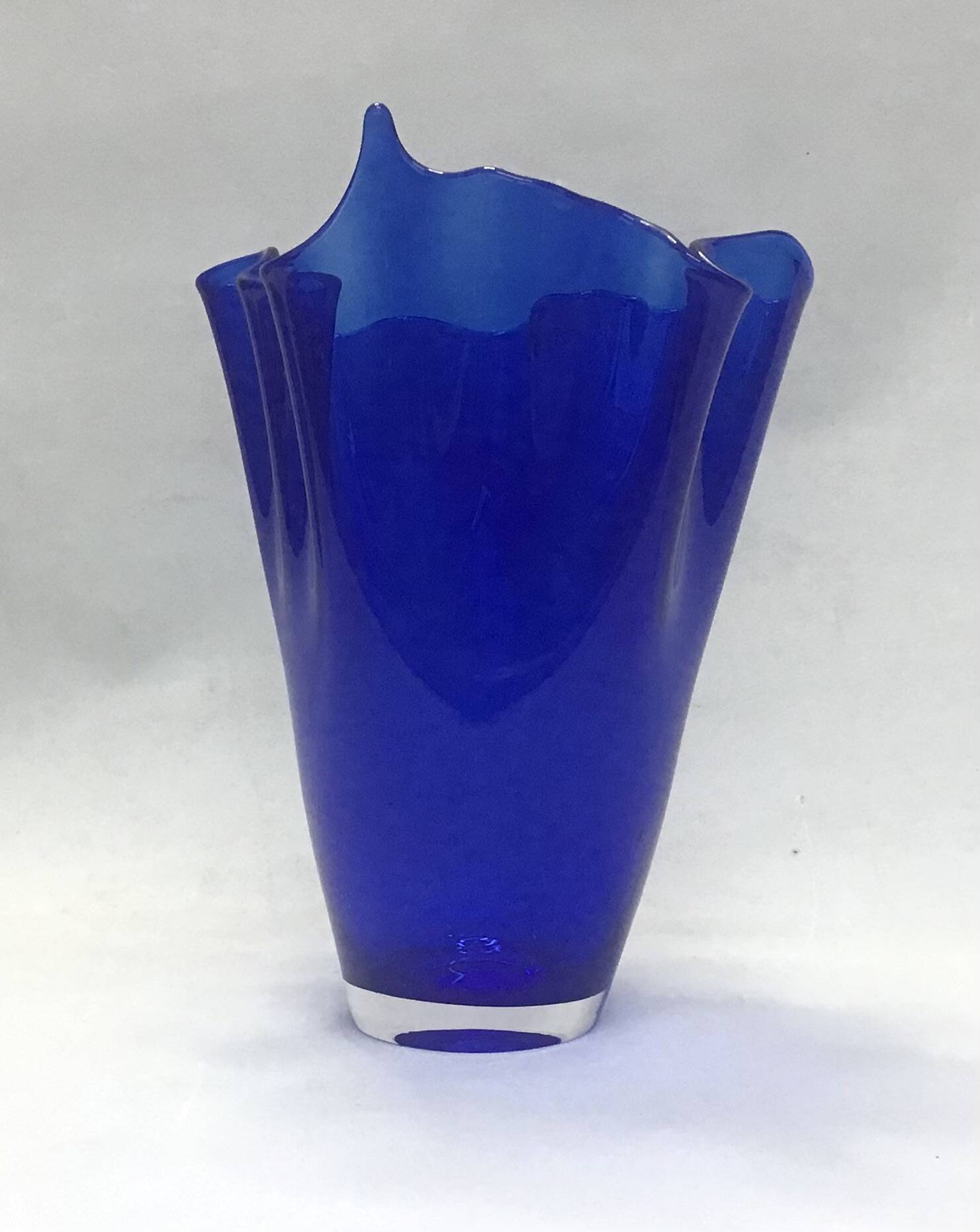 Murano - Cobalt blue glass handkerchief vase 25 cm high