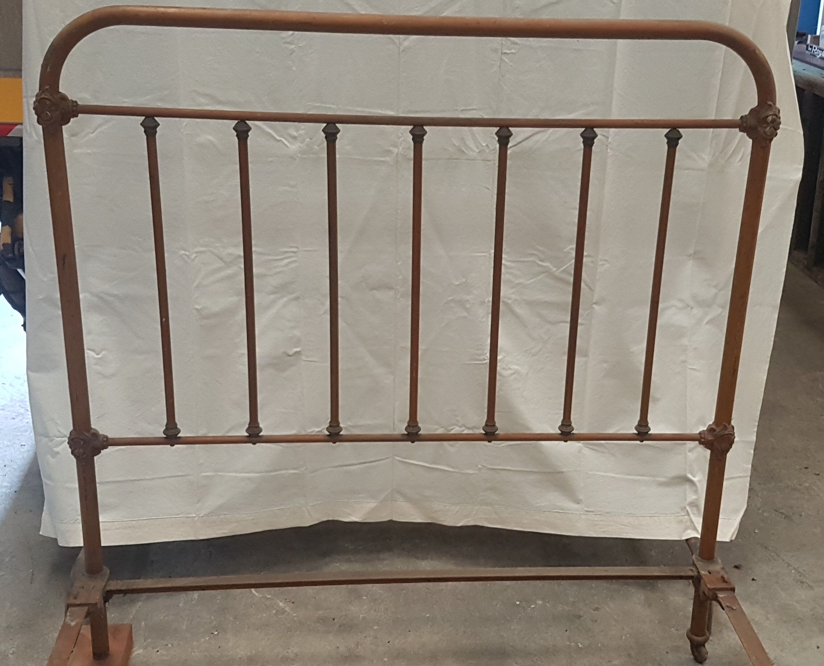 Old iron bed 1900