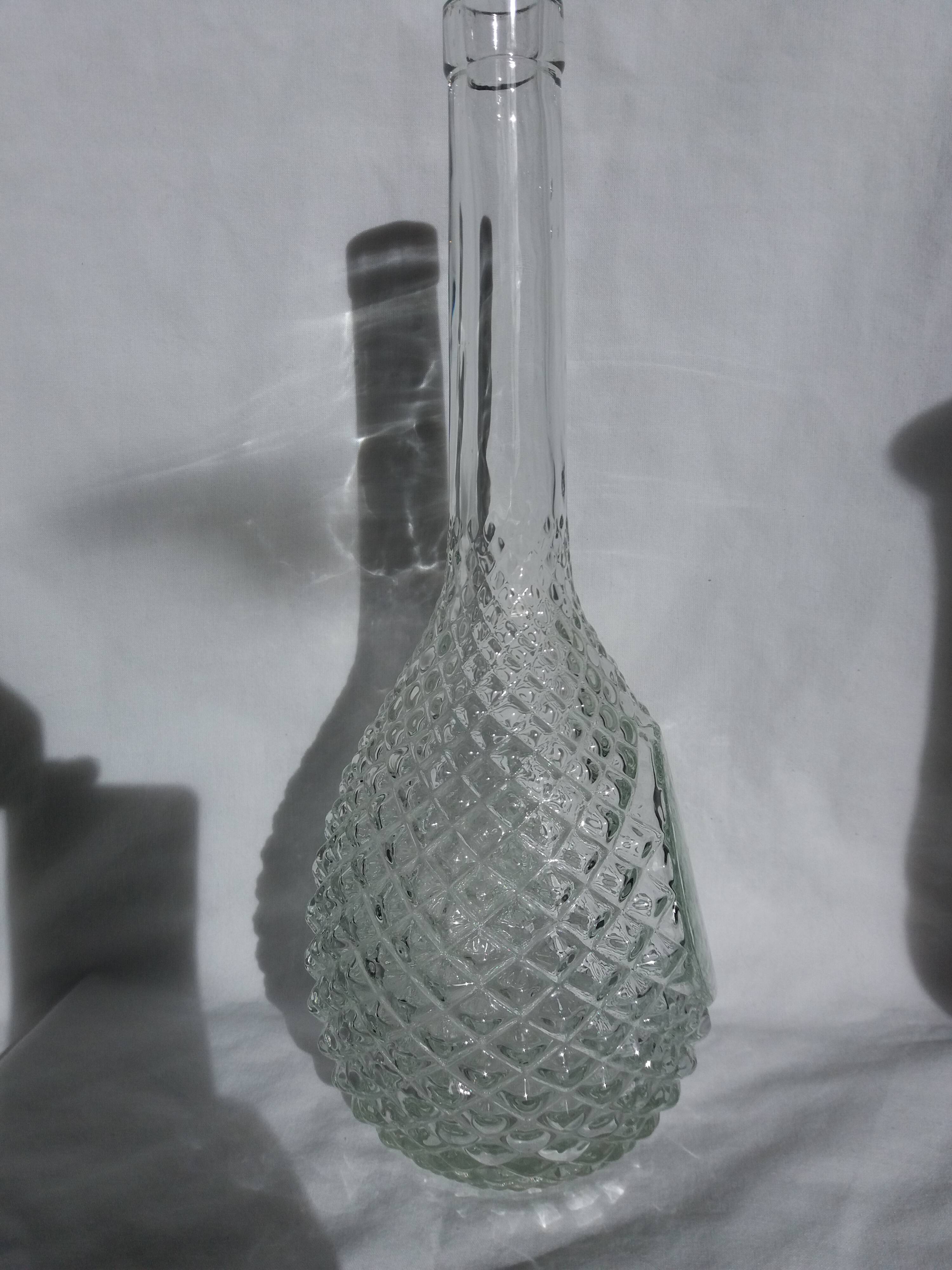 Glass bottle carafe with pineapple diamond tip decoration