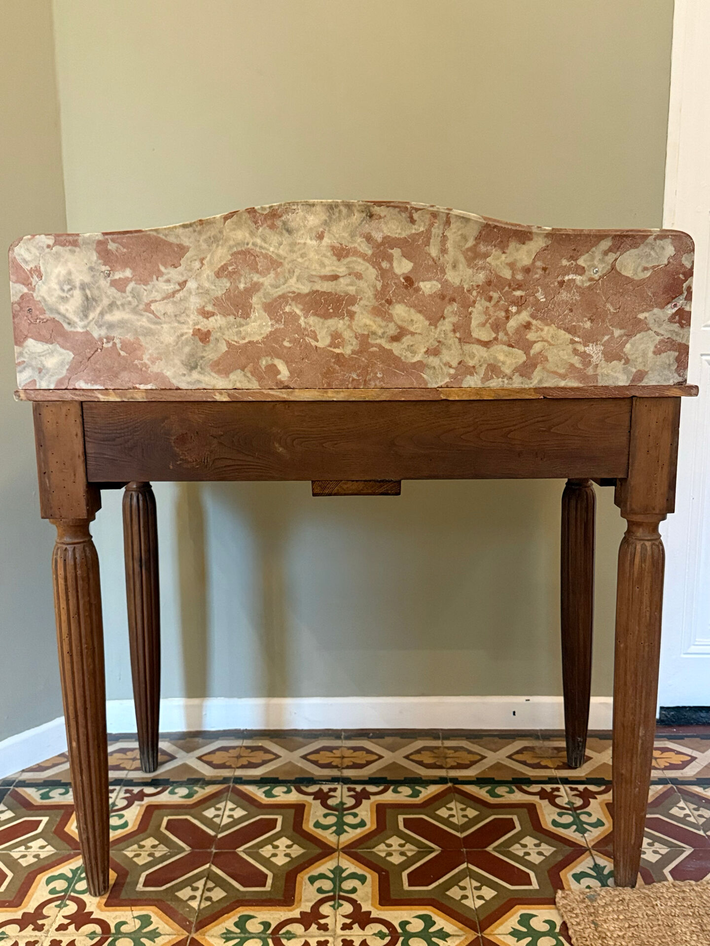 Art Deco console in walnut and marble.