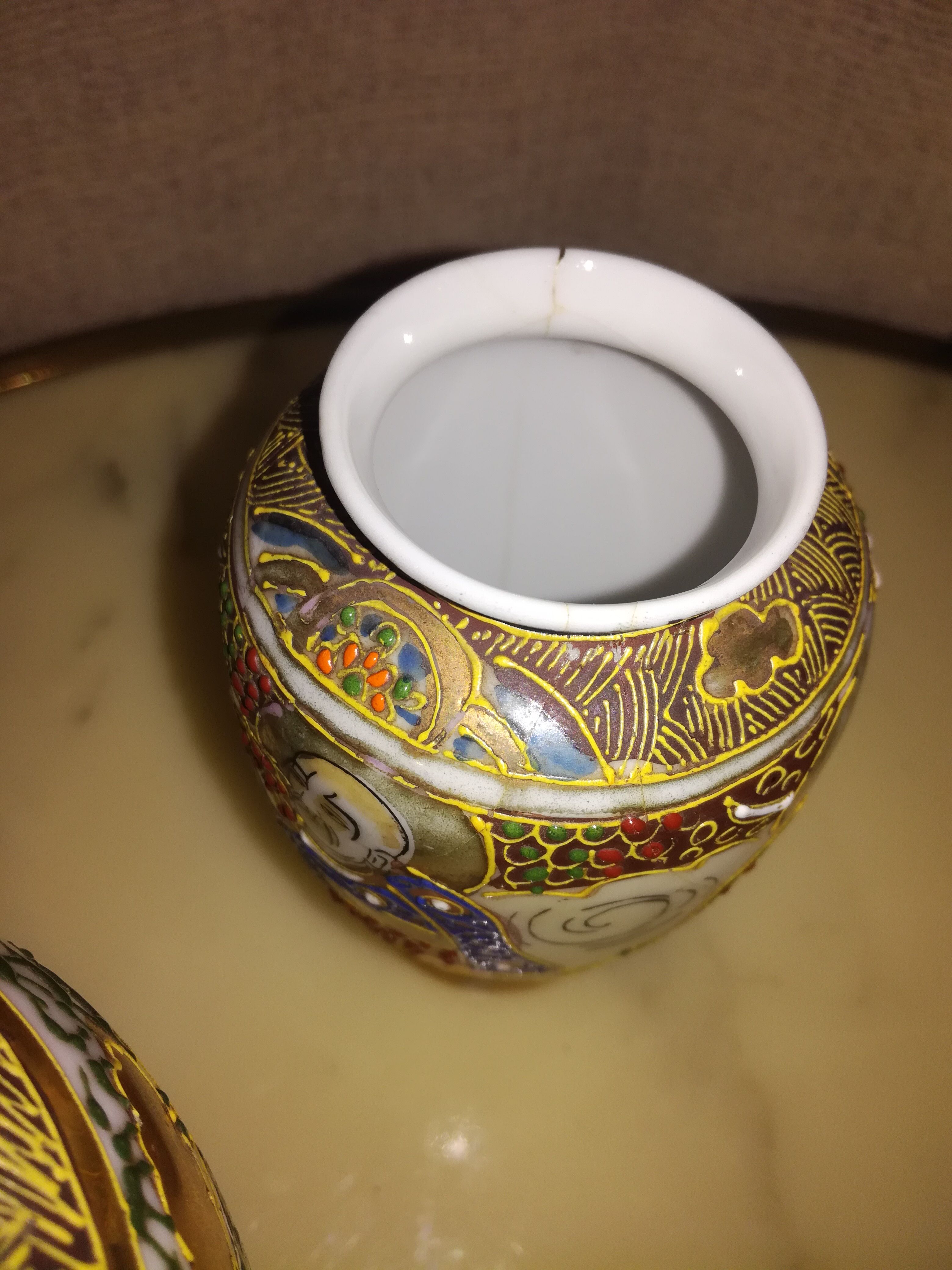 Lot de cinq miniatures en céramique japonaise