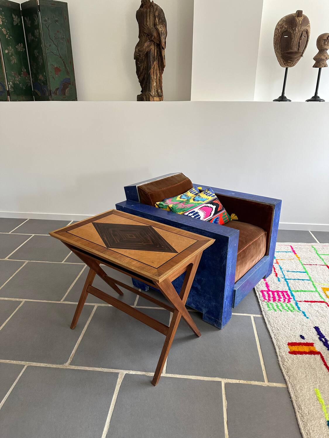 Table d’appoint moderniste bois exotique