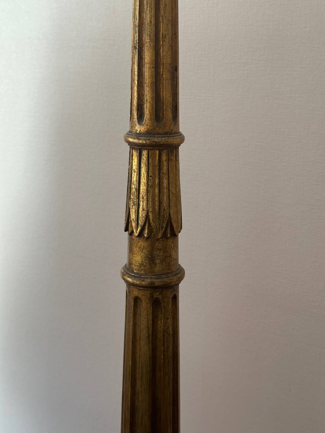 Lampadaire en bois doré Style Louis XVI